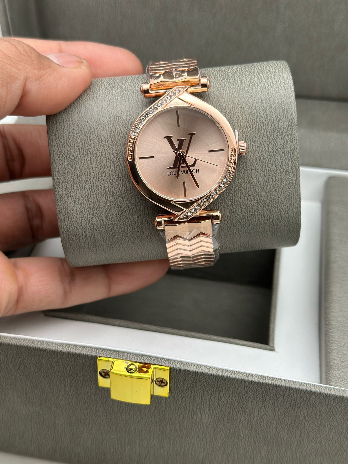LOUIS VITTON WOMENS PREMIUM WATCHES