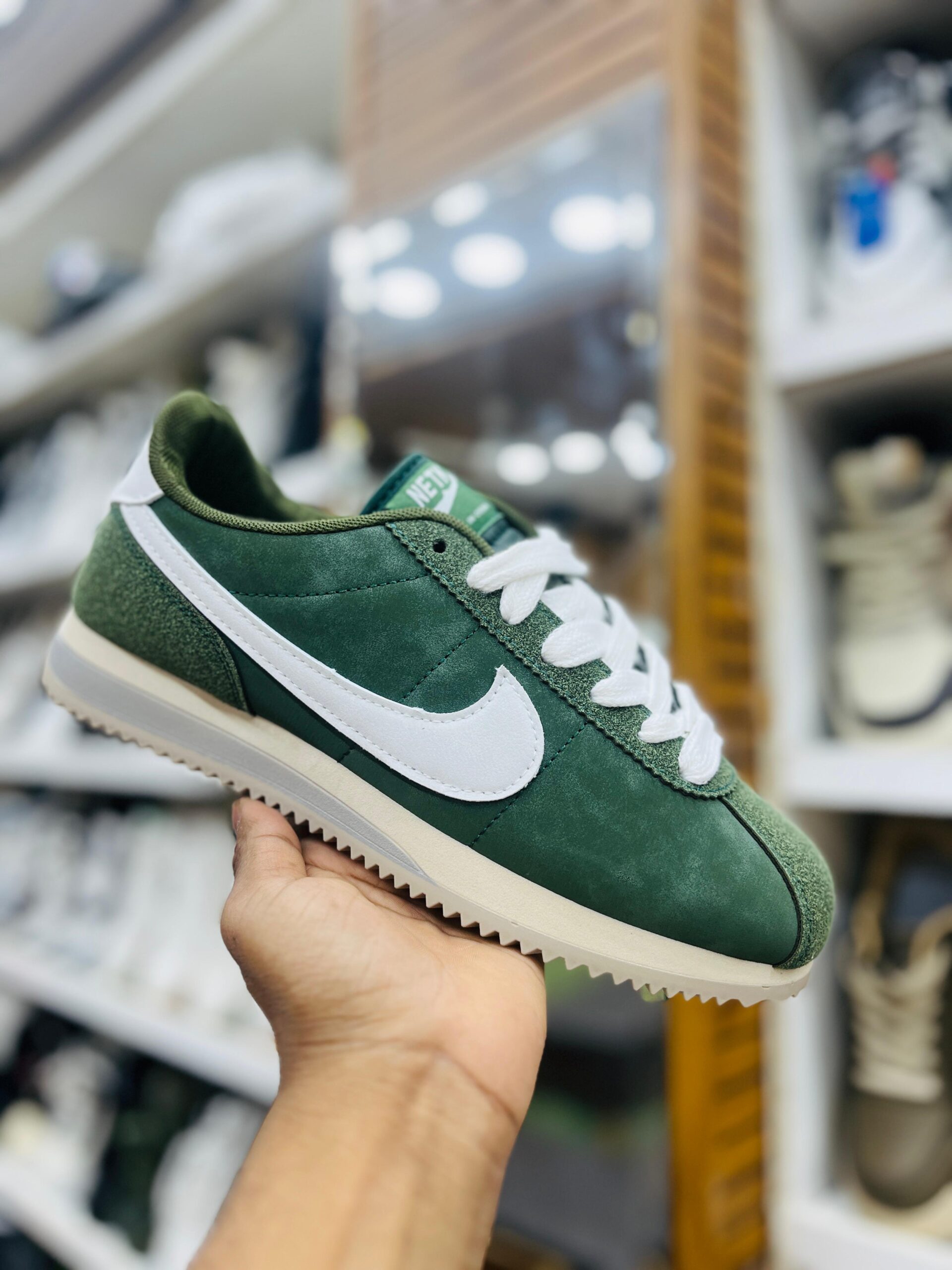 IMPORTED HIGH QUALITY SHOES WITH CREASE PROTECTOR INSIDE HIGH QUALITY AND COMFORT GUARANTEE FOR MENS AND WOMENS ( BA)