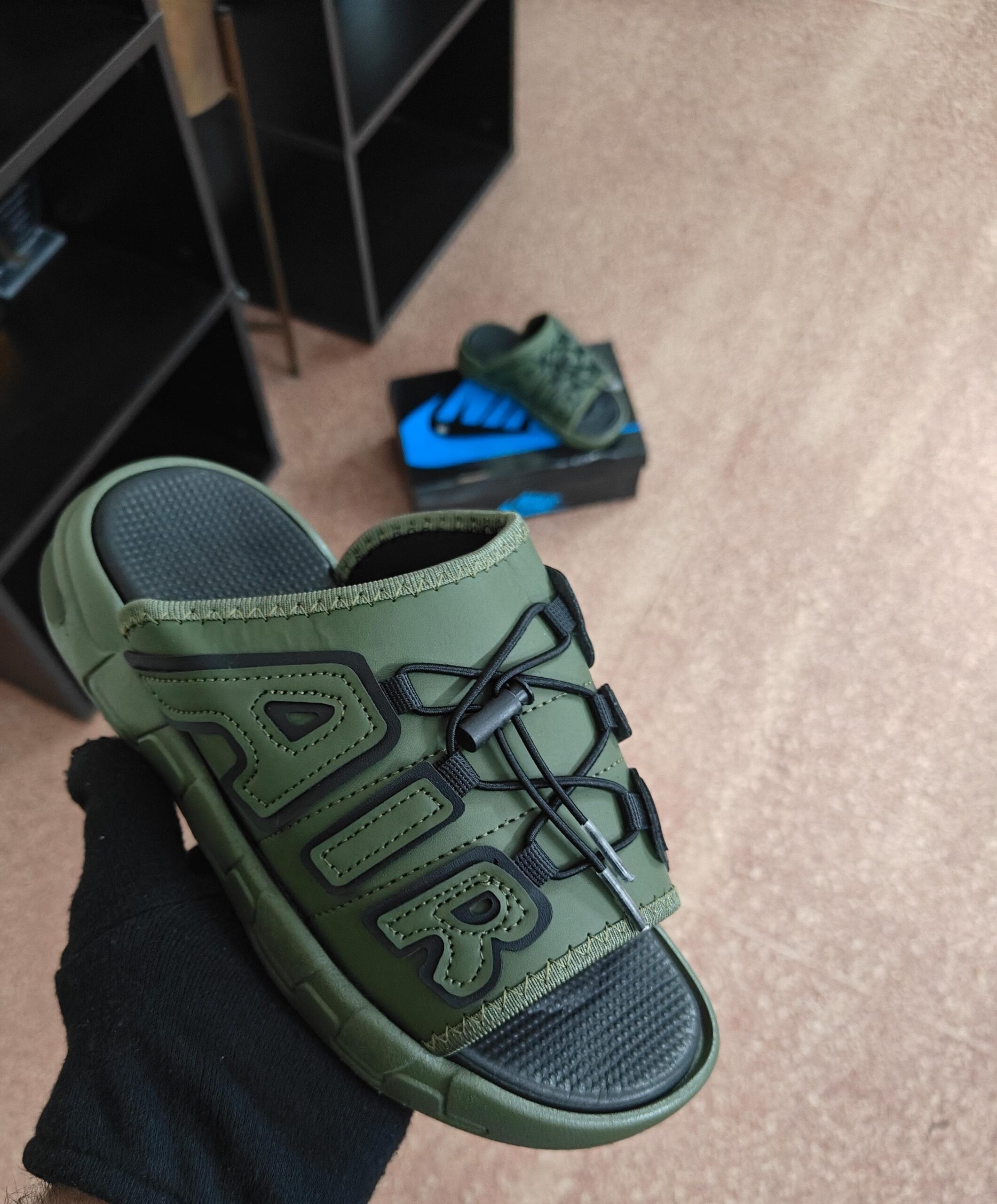 IMPORTED HIGH QUALITY SHOES WITH CREASE PROTECTOR INSIDE HIGH QUALITY AND COMFORT GUARANTEE FOR MENS AND WOMENS ( BA)