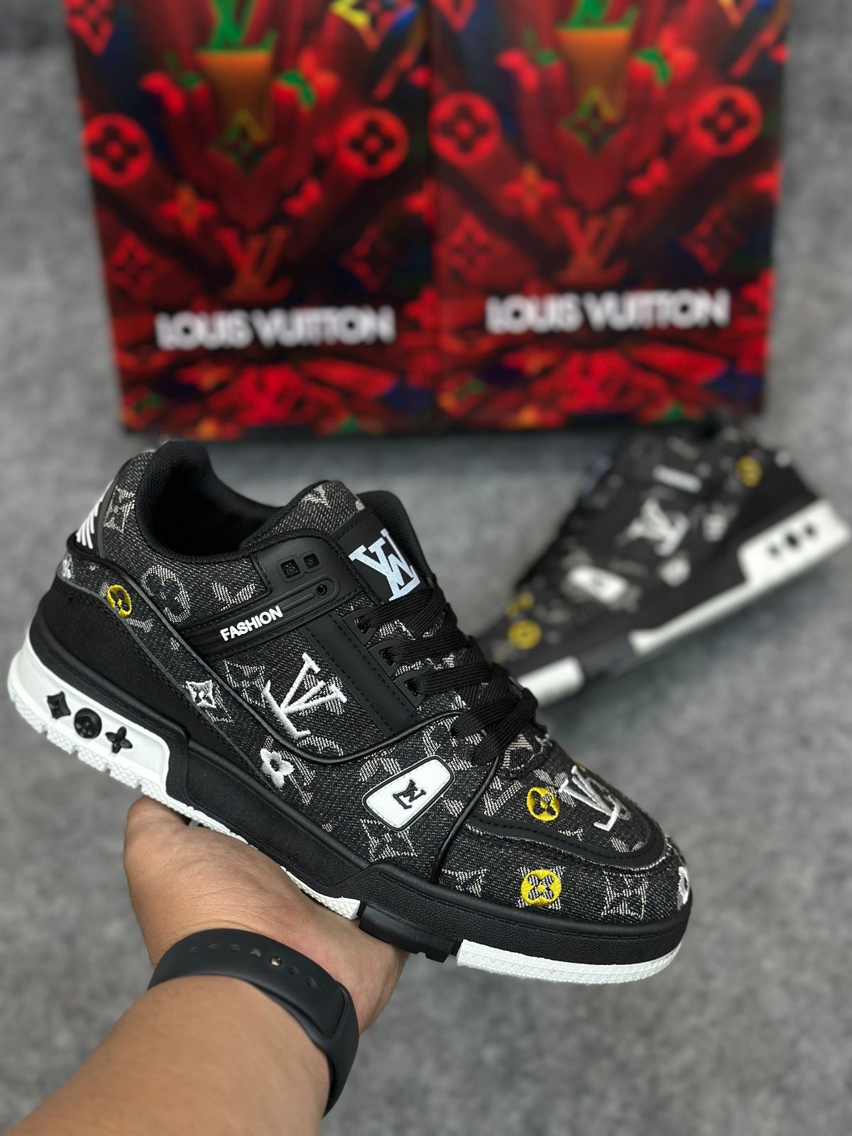 IMPORTED HIGH QUALITY SHOES WITH CREASE PROTECTOR INSIDE HIGH QUALITY AND COMFORT GUARANTEE FOR MENS AND WOMENS ( BA)