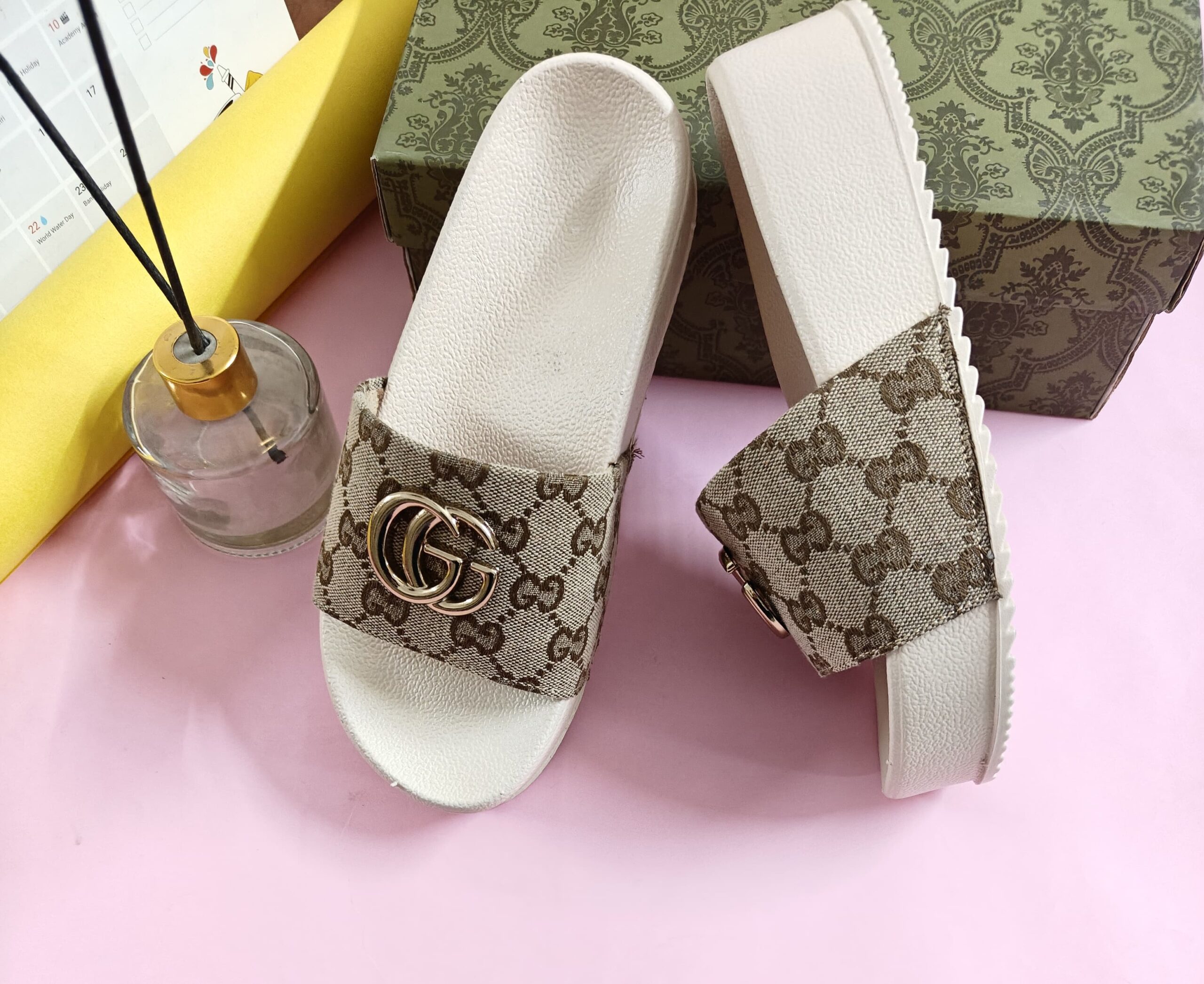 IMPORTED HIGH QUALITY SHOES WITH CREASE PROTECTOR INSIDE HIGH QUALITY AND COMFORT GUARANTEE FOR MENS AND WOMENS ( BA)