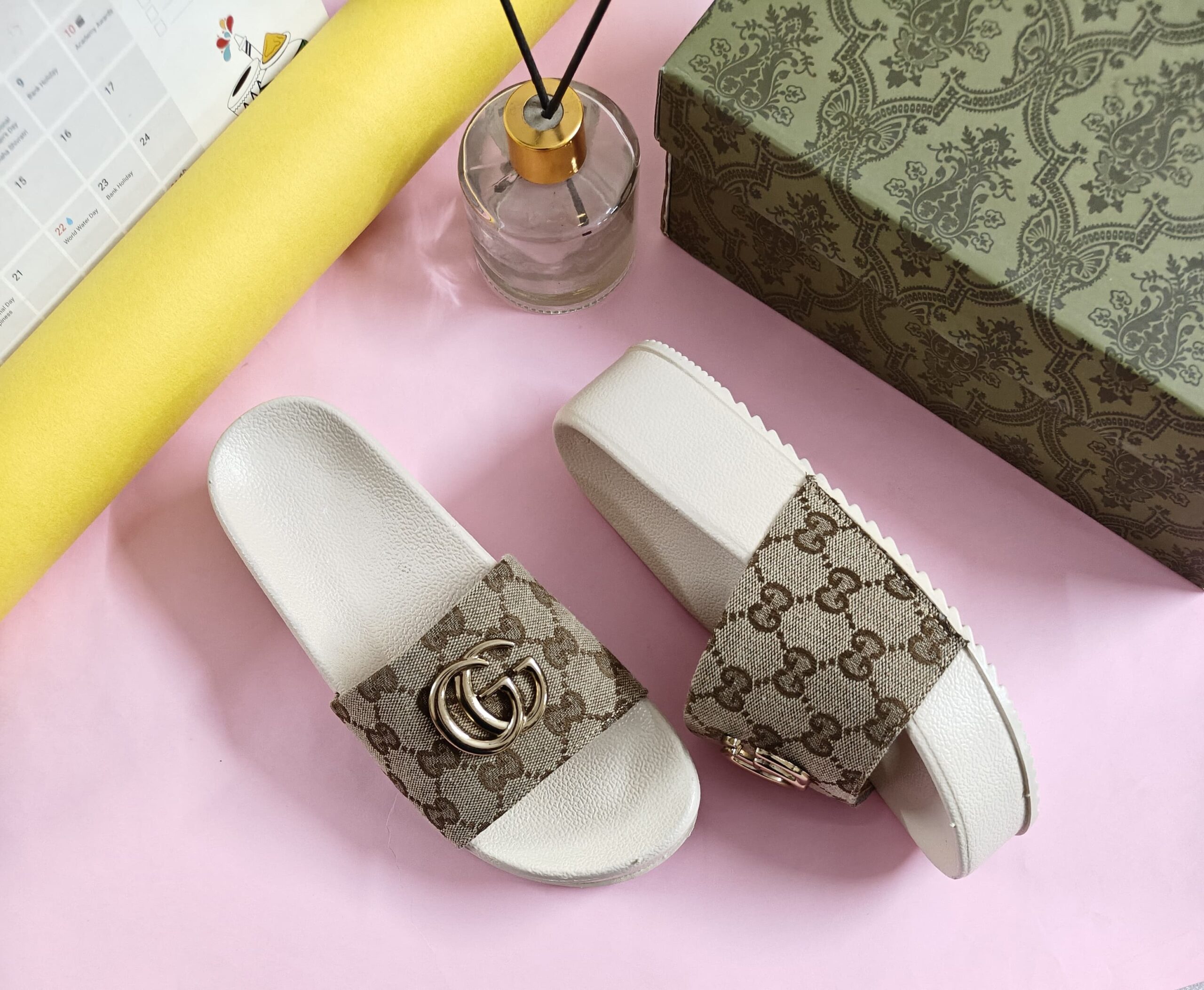 IMPORTED HIGH QUALITY SHOES WITH CREASE PROTECTOR INSIDE HIGH QUALITY AND COMFORT GUARANTEE FOR MENS AND WOMENS ( BA)