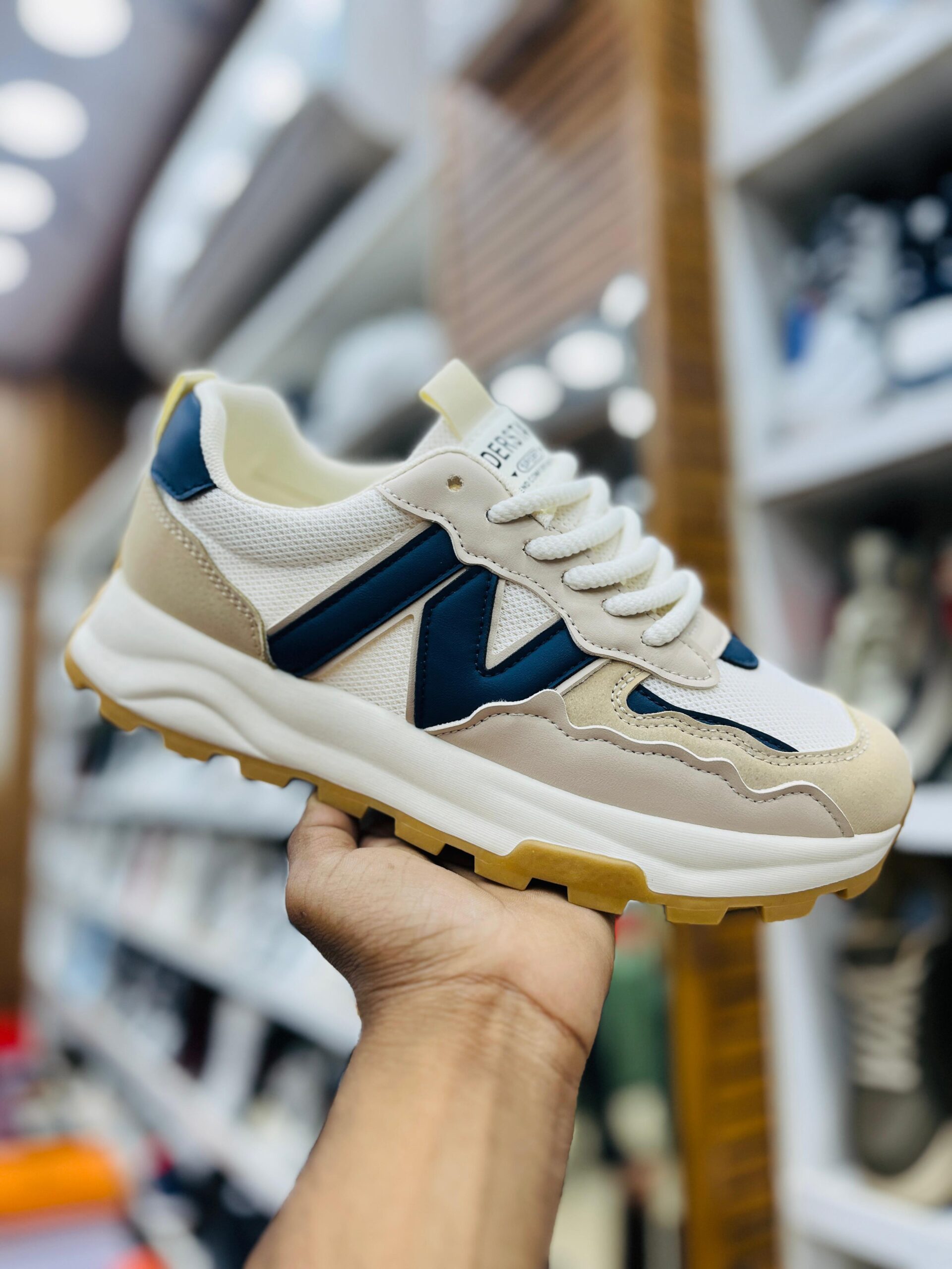 IMPORTED HIGH QUALITY SHOES WITH CREASE PROTECTOR INSIDE HIGH QUALITY AND COMFORT GUARANTEE FOR MENS AND WOMENS ( BA)