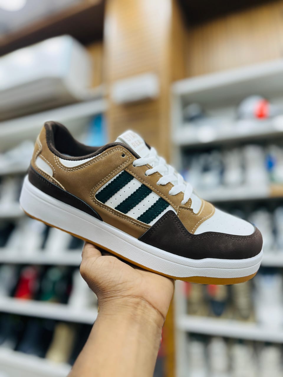 IMPORTED HIGH QUALITY SHOES WITH CREASE PROTECTOR INSIDE HIGH QUALITY AND COMFORT GUARANTEE FOR MENS AND WOMENS ( BA)