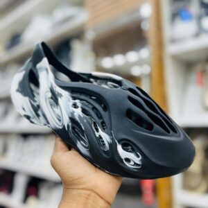 IMPORTED HIGH QUALITY SHOES WITH CREASE PROTECTOR INSIDE HIGH QUALITY AND COMFORT GUARANTEE FOR MENS AND WOMENS ( BA)