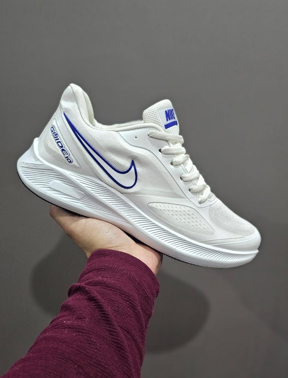 IMPORTED HIGH QUALITY SHOES WITH CREASE PROTECTOR INSIDE HIGH QUALITY AND COMFORT GUARANTEE FOR MENS AND WOMENS ( BA)