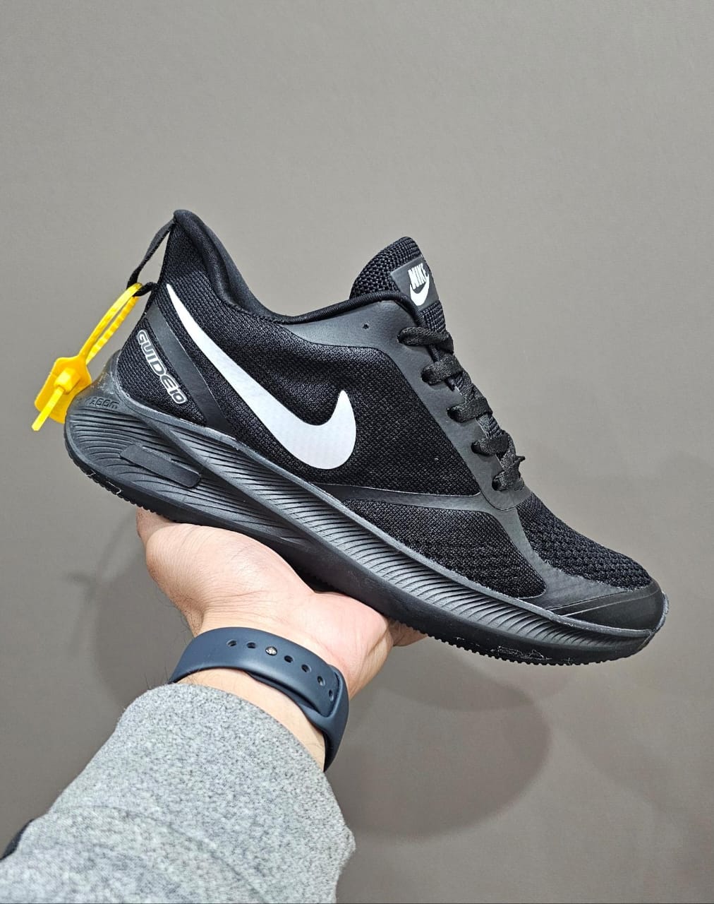 IMPORTED HIGH QUALITY SHOES WITH CREASE PROTECTOR INSIDE HIGH QUALITY AND COMFORT GUARANTEE FOR MENS AND WOMENS ( BA)