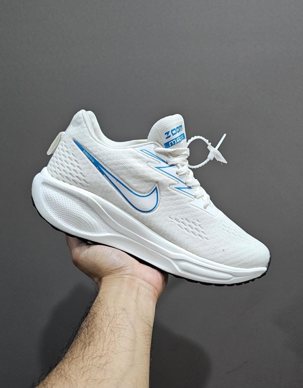 IMPORTED HIGH QUALITY SHOES WITH CREASE PROTECTOR INSIDE HIGH QUALITY AND COMFORT GUARANTEE FOR MENS AND WOMENS ( BA)