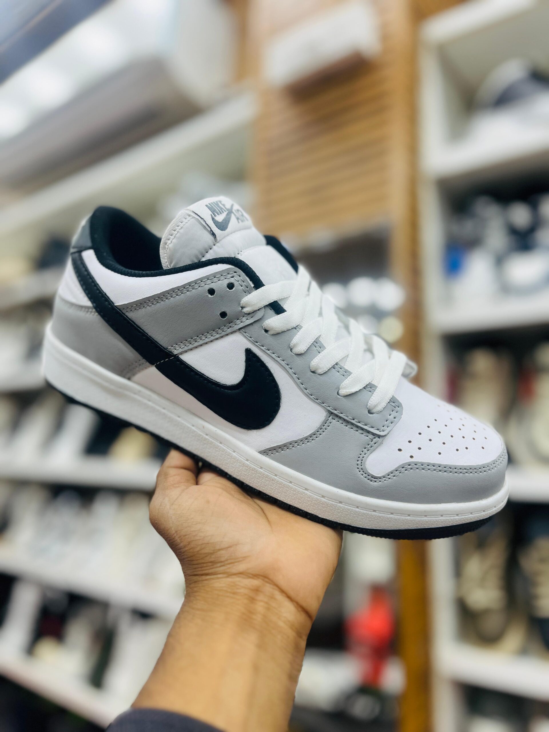 IMPORTED HIGH QUALITY SHOES WITH CREASE PROTECTOR INSIDE HIGH QUALITY AND COMFORT GUARANTEE FOR MENS AND WOMENS ( BA)