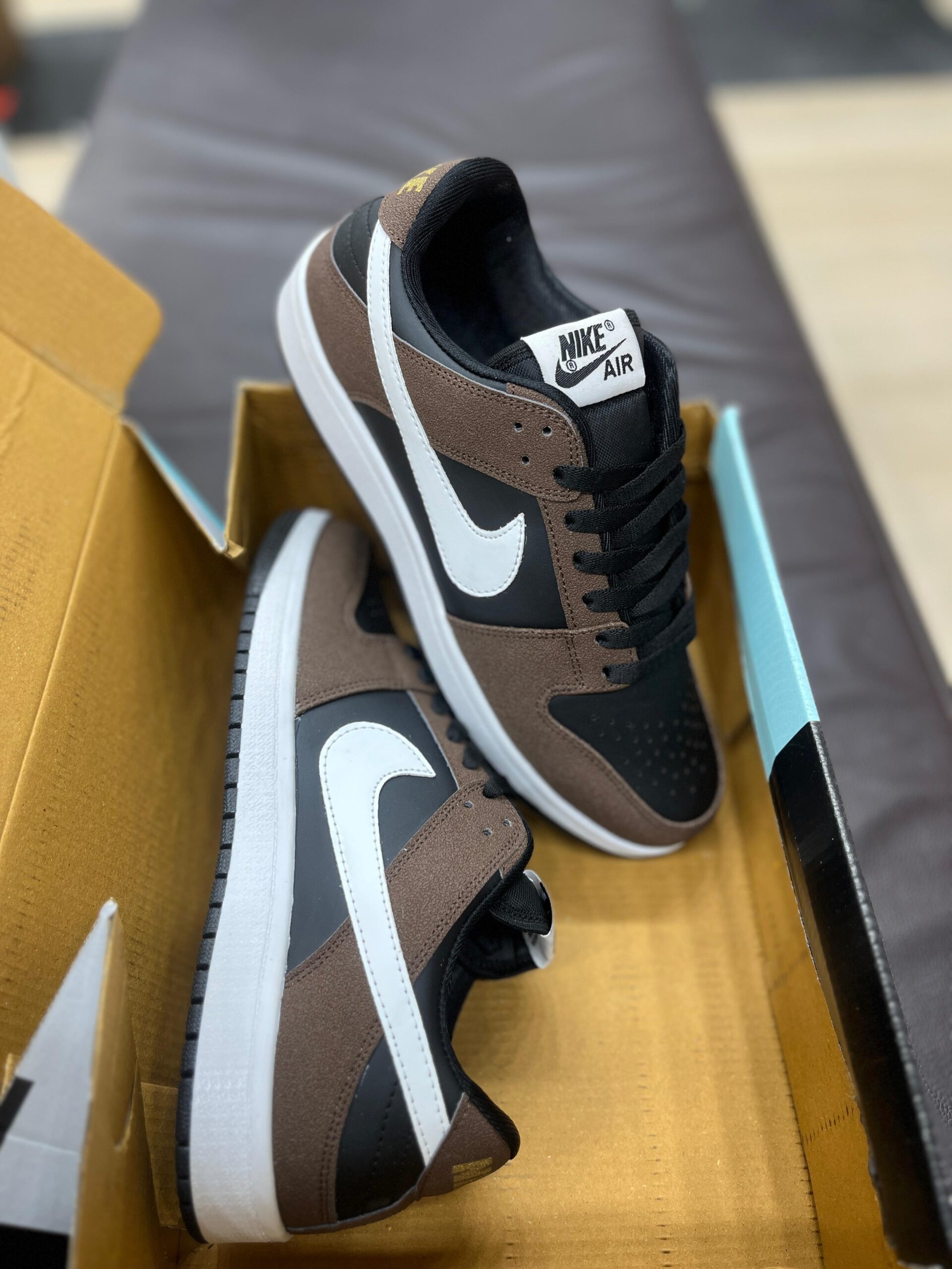 IMPORTED HIGH QUALITY SHOES WITH CREASE PROTECTOR INSIDE HIGH QUALITY AND COMFORT GUARANTEE FOR MENS AND WOMENS ( BA)