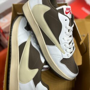 IMPORTED HIGH QUALITY SHOES WITH CREASE PROTECTOR INSIDE HIGH QUALITY AND COMFORT GUARANTEE FOR MENS AND WOMENS ( BA)