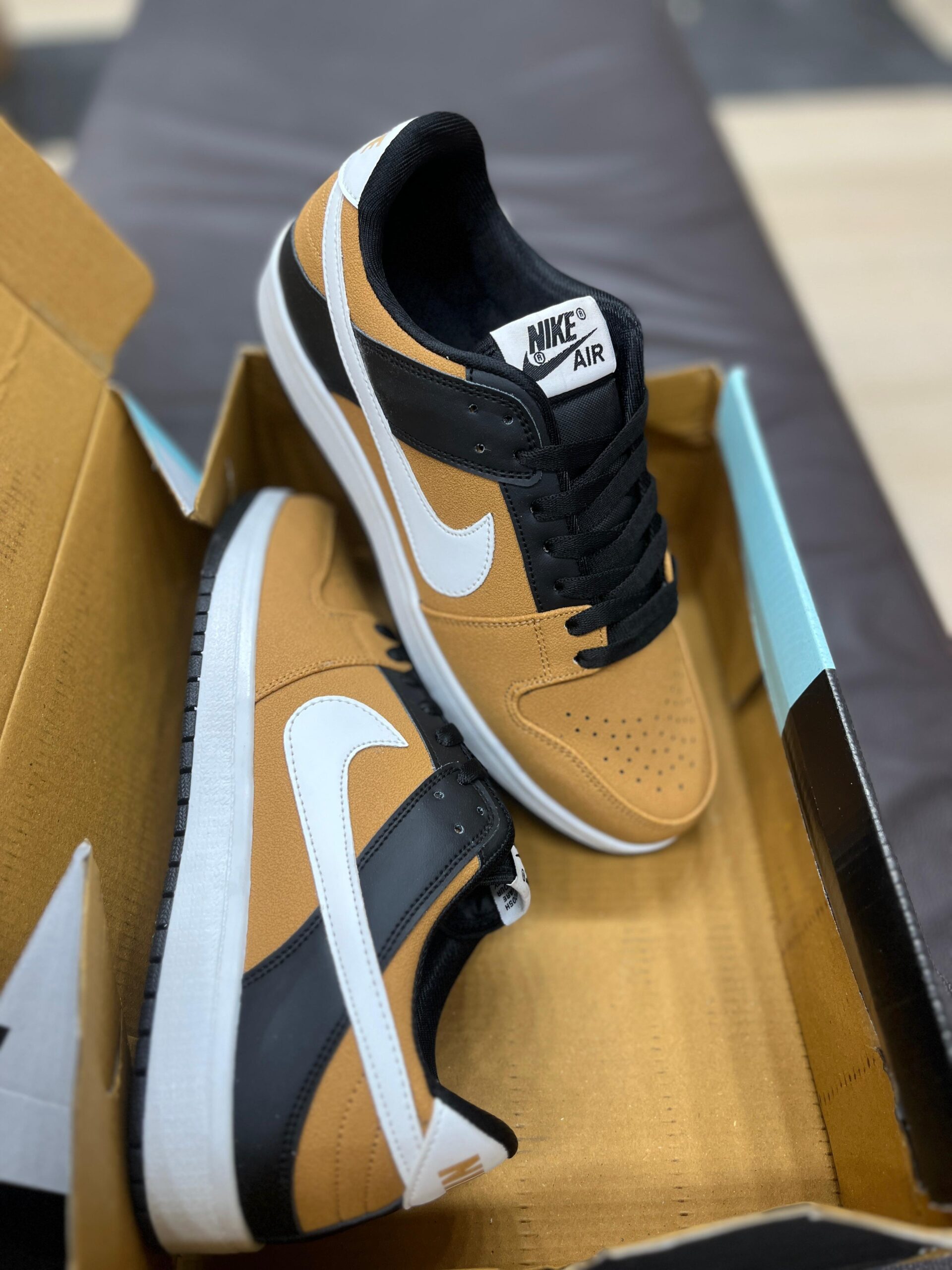 IMPORTED HIGH QUALITY SHOES WITH CREASE PROTECTOR INSIDE HIGH QUALITY AND COMFORT GUARANTEE FOR MENS AND WOMENS ( BA)