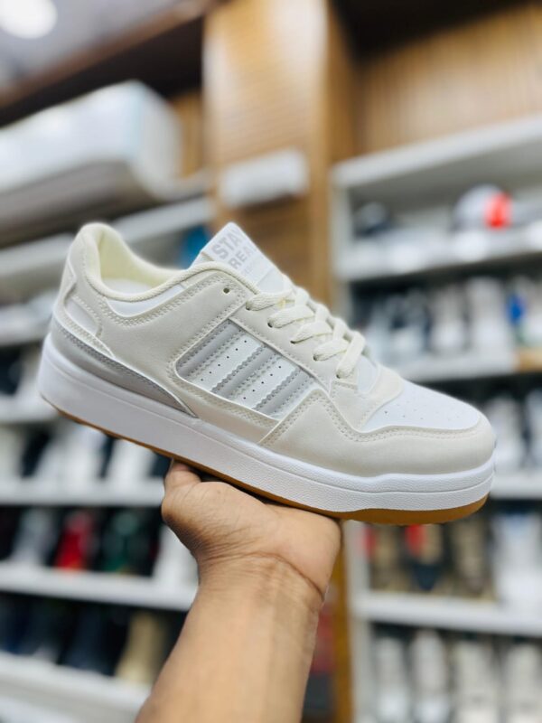 IMPORTED HIGH QUALITY SHOES WITH CREASE PROTECTOR INSIDE HIGH QUALITY AND COMFORT GUARANTEE FOR MENS AND WOMENS ( BA)