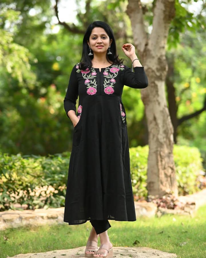 WOMES PARTY WEAR AND FORMAL ALL TIME SUITED KURTIS 3 PIECE SET FOR WOMENS (ROYAL)