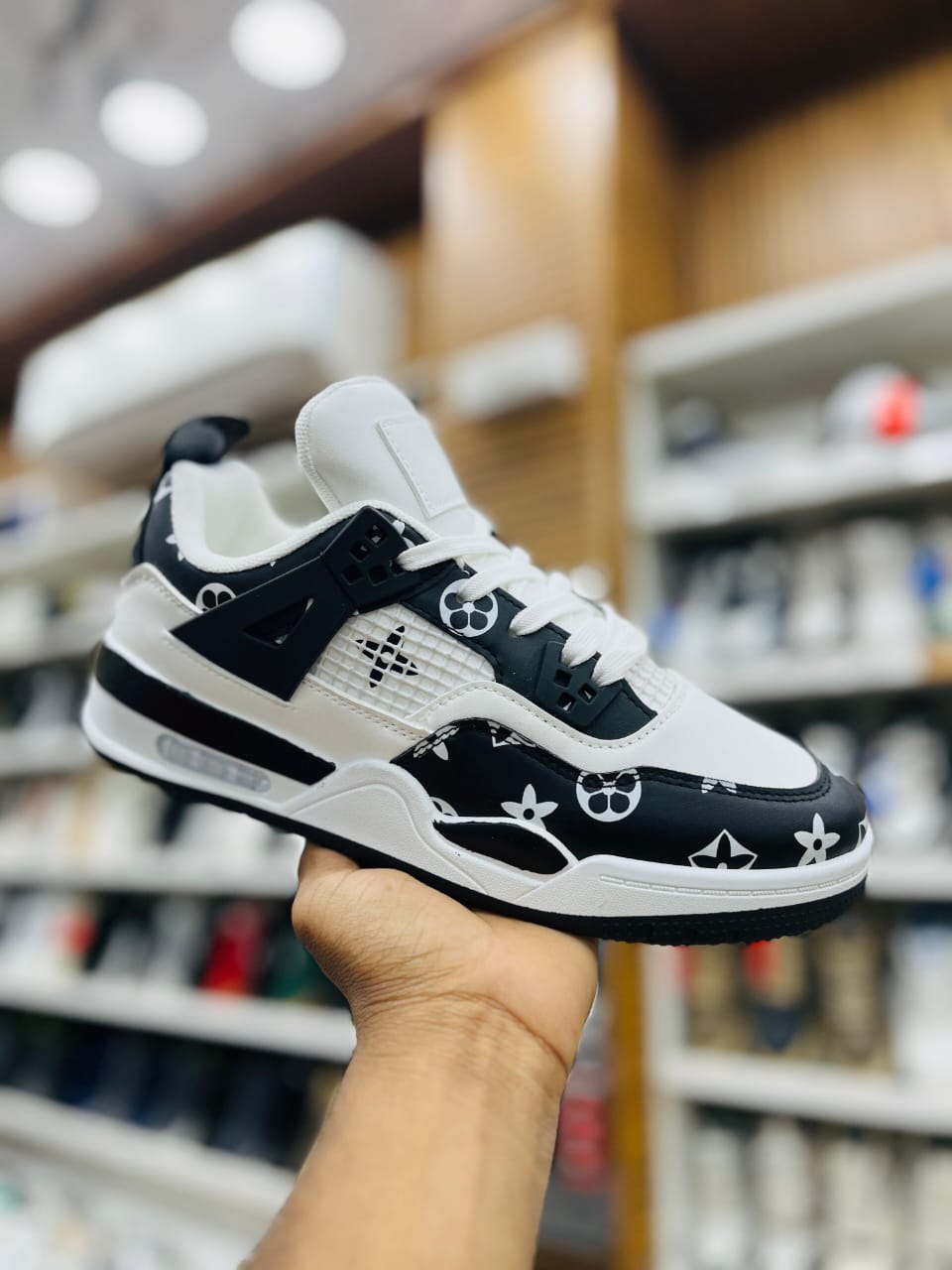 IMPORTED HIGH QUALITY SHOES WITH CREASE PROTECTOR INSIDE HIGH QUALITY AND COMFORT GUARANTEE FOR MENS AND WOMENS ( BA)