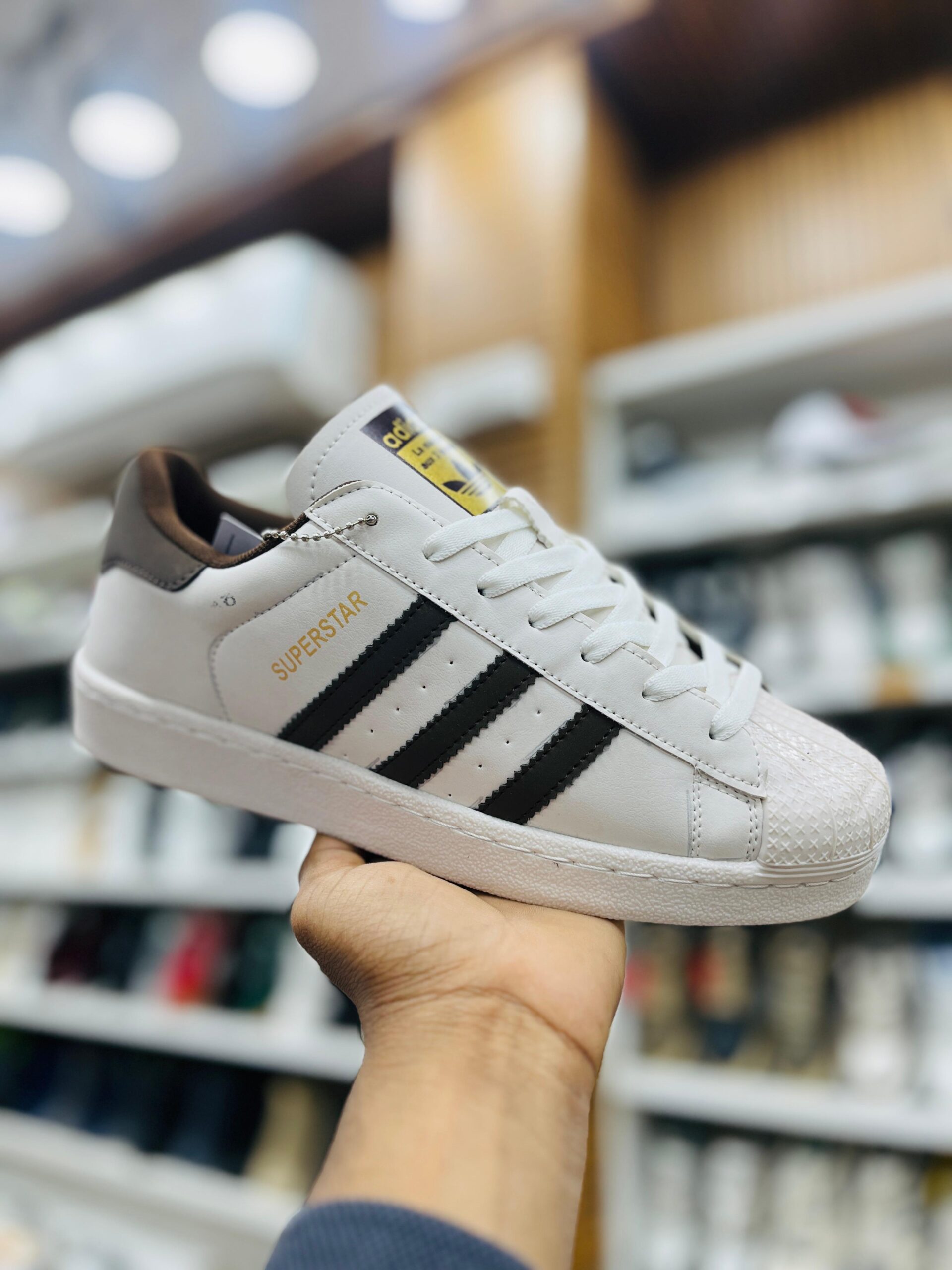 IMPORTED HIGH QUALITY SHOES WITH CREASE PROTECTOR INSIDE HIGH QUALITY AND COMFORT GUARANTEE FOR MENS AND WOMENS ( BA)