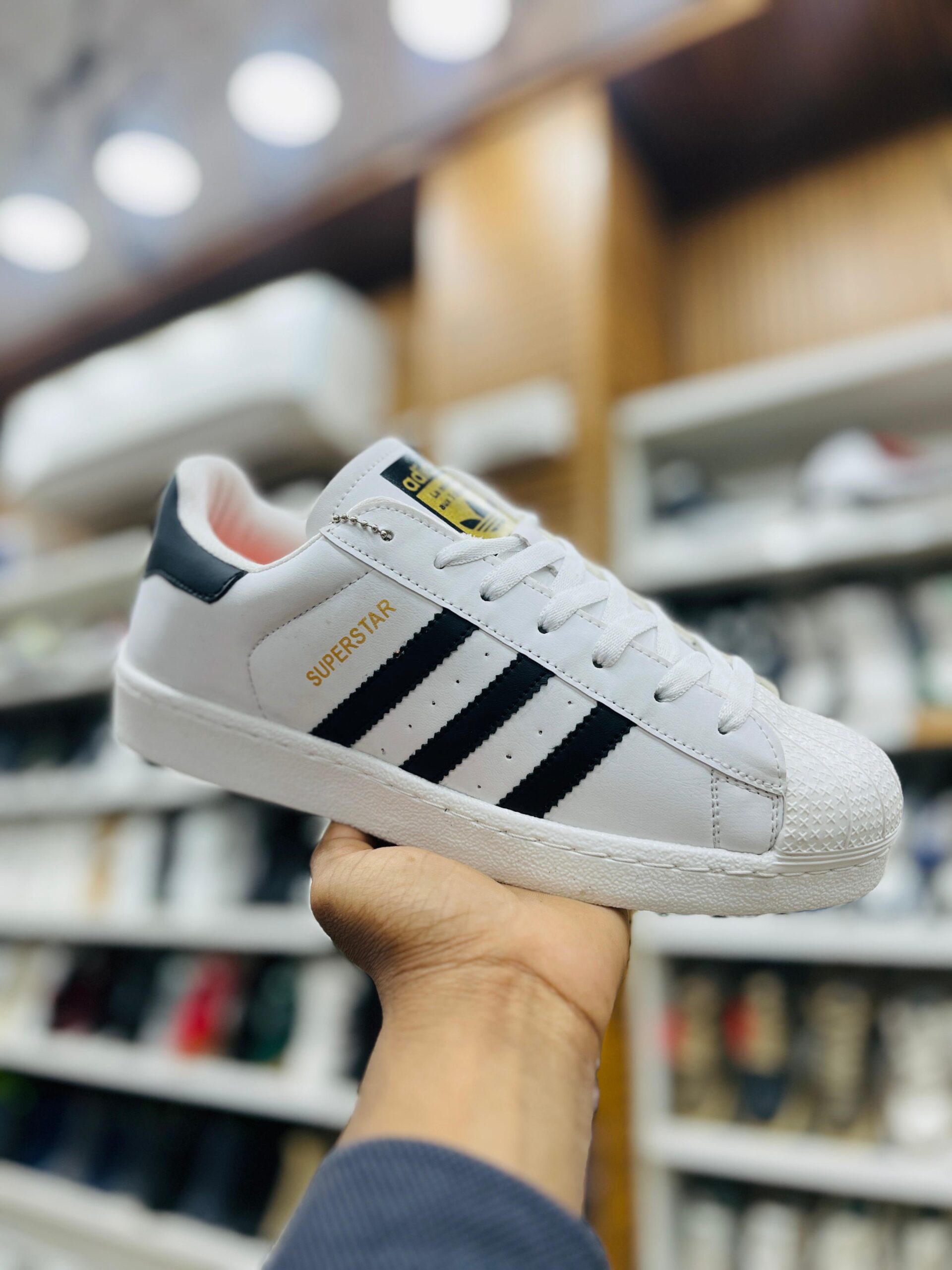 IMPORTED HIGH QUALITY SHOES WITH CREASE PROTECTOR INSIDE HIGH QUALITY AND COMFORT GUARANTEE FOR MENS AND WOMENS ( BA)