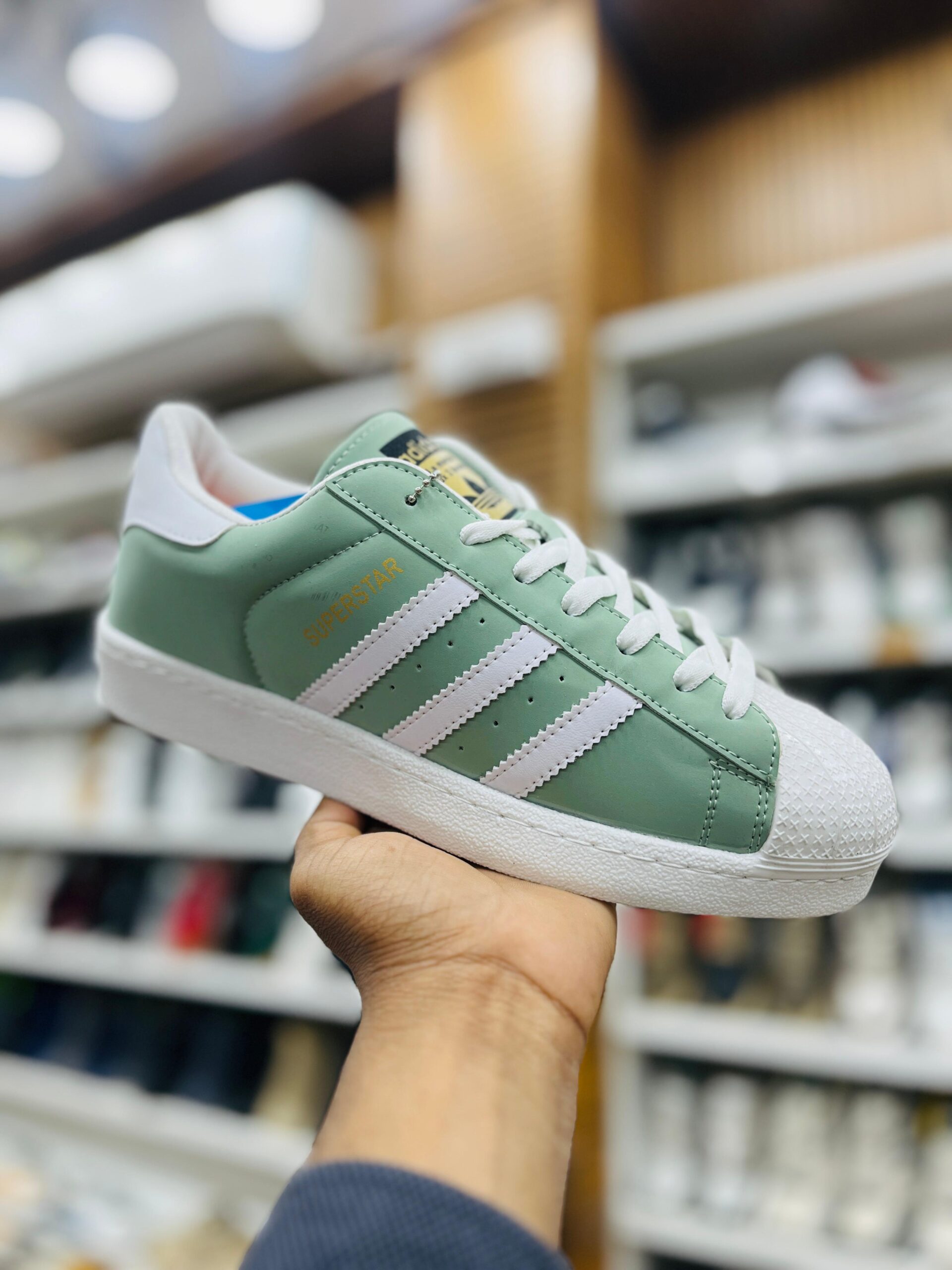 IMPORTED HIGH QUALITY SHOES WITH CREASE PROTECTOR INSIDE HIGH QUALITY AND COMFORT GUARANTEE FOR MENS AND WOMENS ( BA)