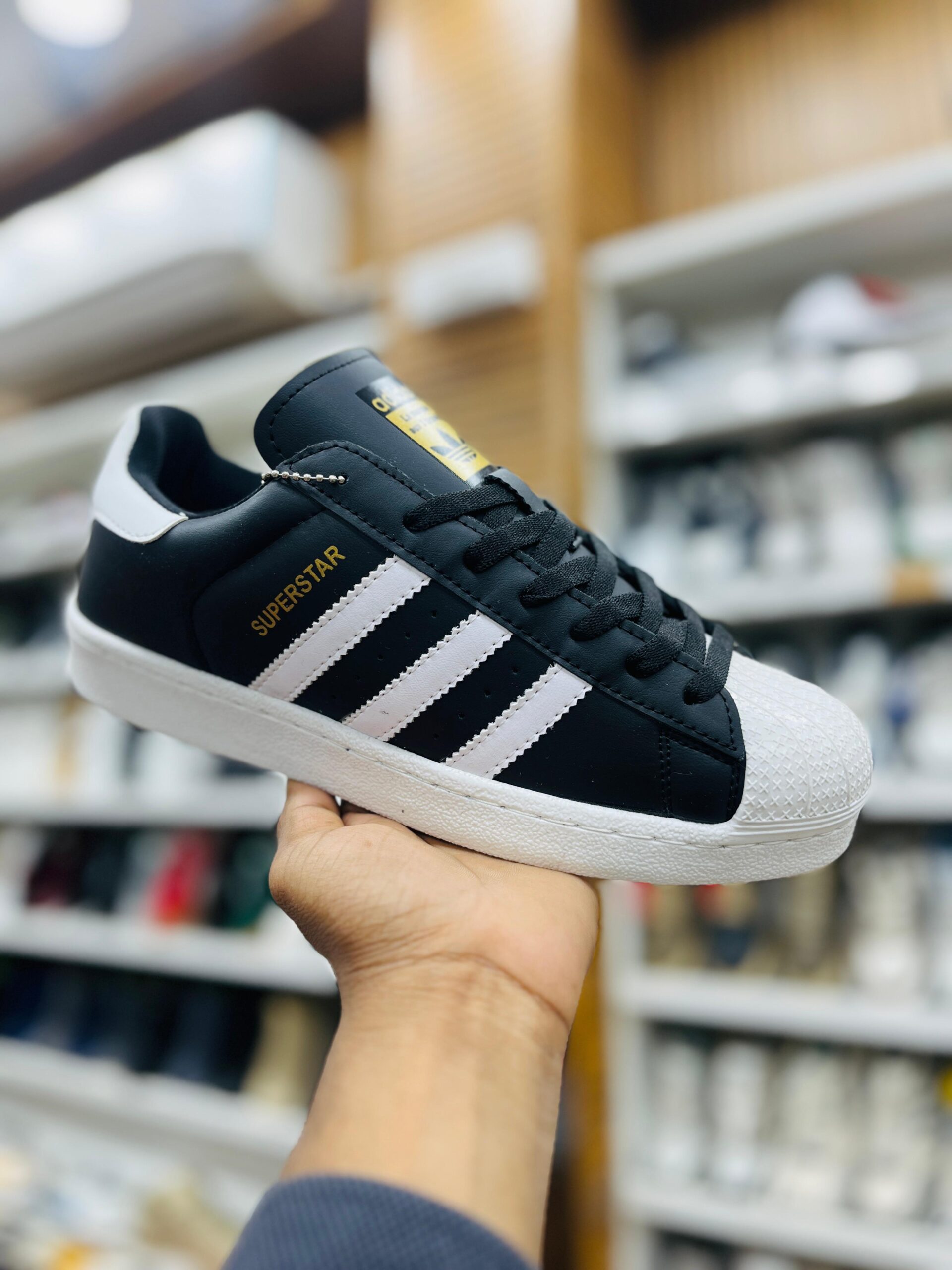 IMPORTED HIGH QUALITY SHOES WITH CREASE PROTECTOR INSIDE HIGH QUALITY AND COMFORT GUARANTEE FOR MENS AND WOMENS ( BA)