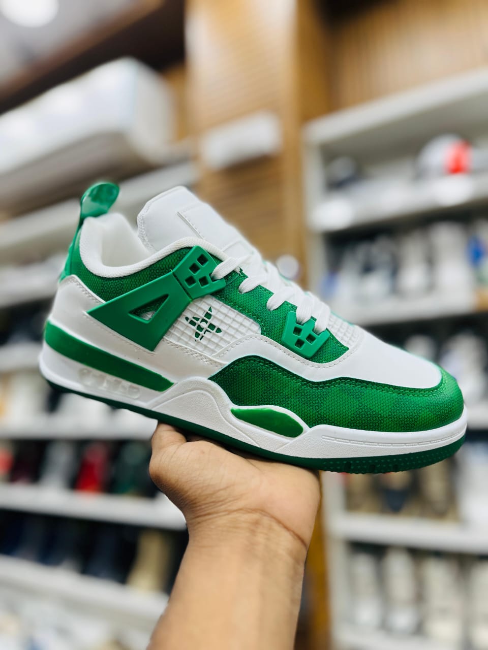 IMPORTED HIGH QUALITY SHOES WITH CREASE PROTECTOR INSIDE HIGH QUALITY AND COMFORT GUARANTEE FOR MENS AND WOMENS ( BA)