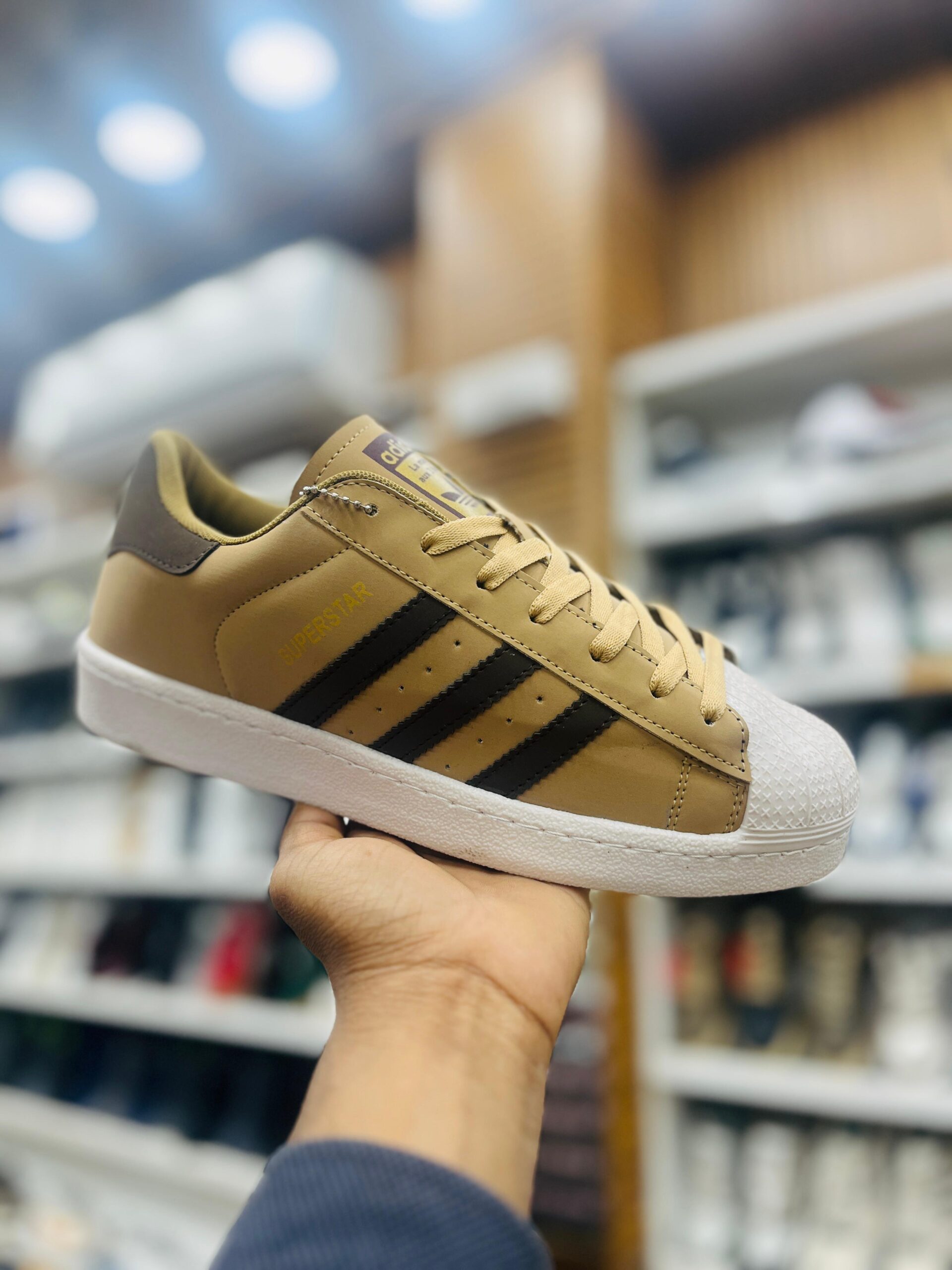 IMPORTED HIGH QUALITY SHOES WITH CREASE PROTECTOR INSIDE HIGH QUALITY AND COMFORT GUARANTEE FOR MENS AND WOMENS ( BA)