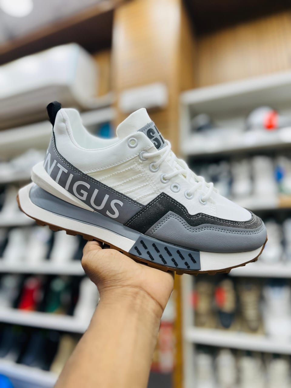 IMPORTED HIGH QUALITY SHOES WITH CREASE PROTECTOR INSIDE HIGH QUALITY AND COMFORT GUARANTEE FOR MENS AND WOMENS ( BA)