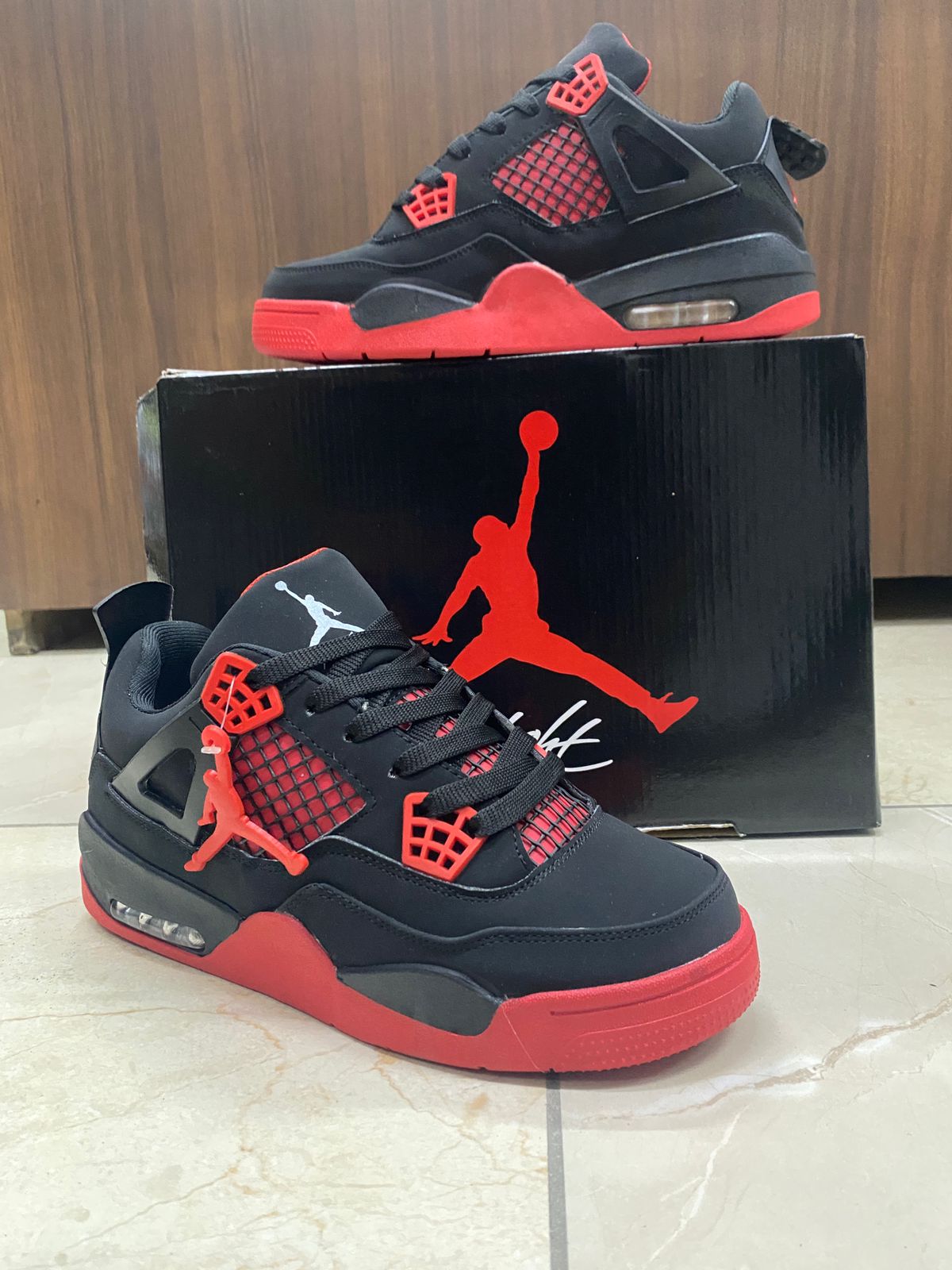 IMPORTED HIGH QUALITY SHOES WITH CREASE PROTECTOR INSIDE HIGH QUALITY AND COMFORT GUARANTEE FOR MENS AND WOMENS ( BA)