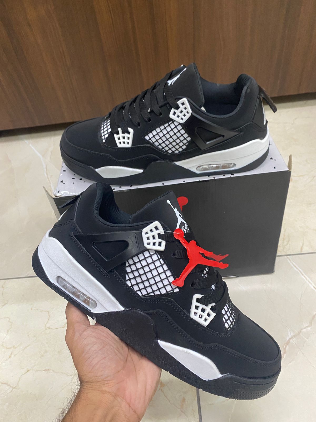 IMPORTED HIGH QUALITY SHOES WITH CREASE PROTECTOR INSIDE HIGH QUALITY AND COMFORT GUARANTEE FOR MENS AND WOMENS ( BA)