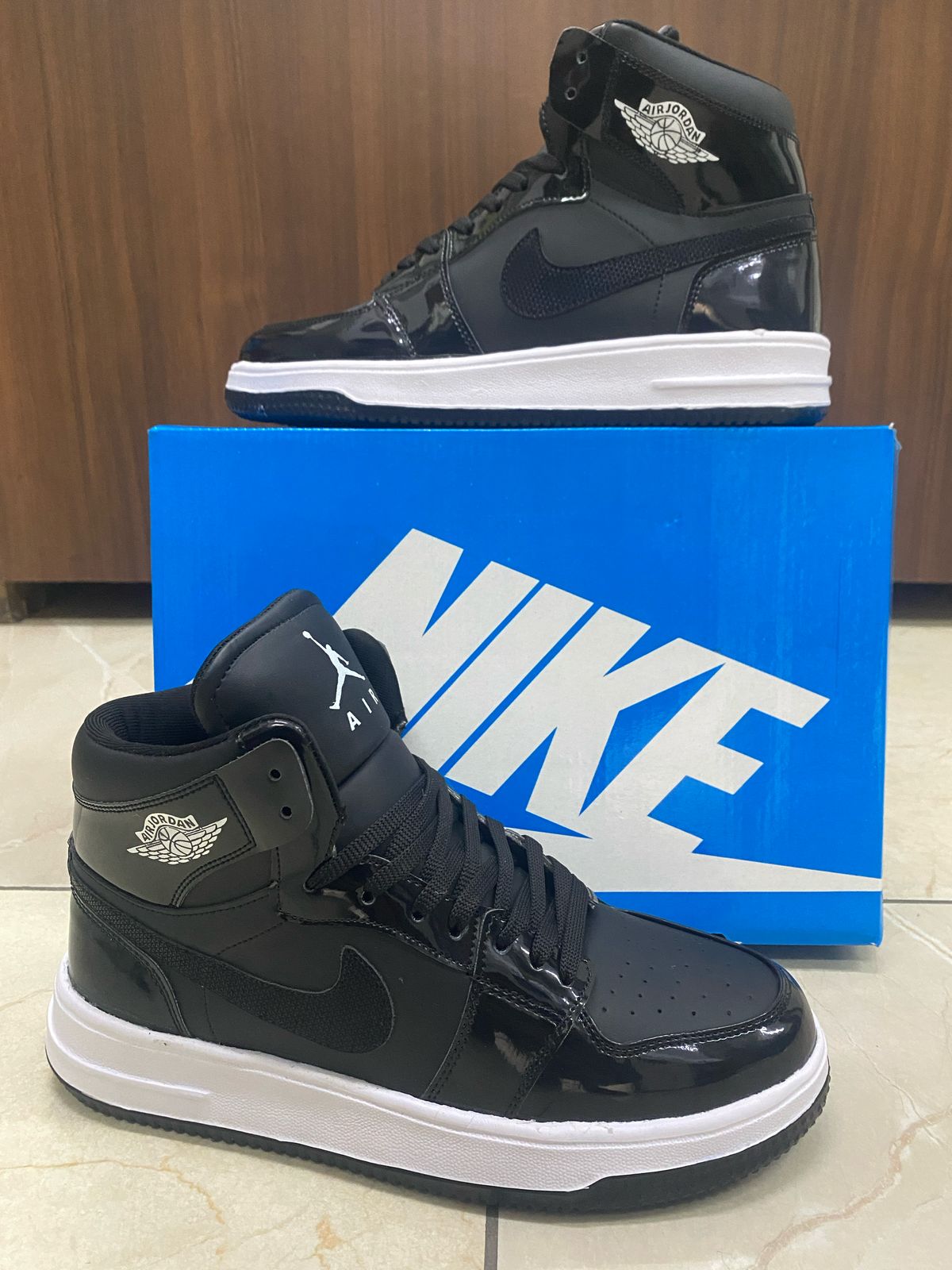 IMPORTED HIGH QUALITY SHOES WITH CREASE PROTECTOR INSIDE HIGH QUALITY AND COMFORT GUARANTEE FOR MENS AND WOMENS ( BA)