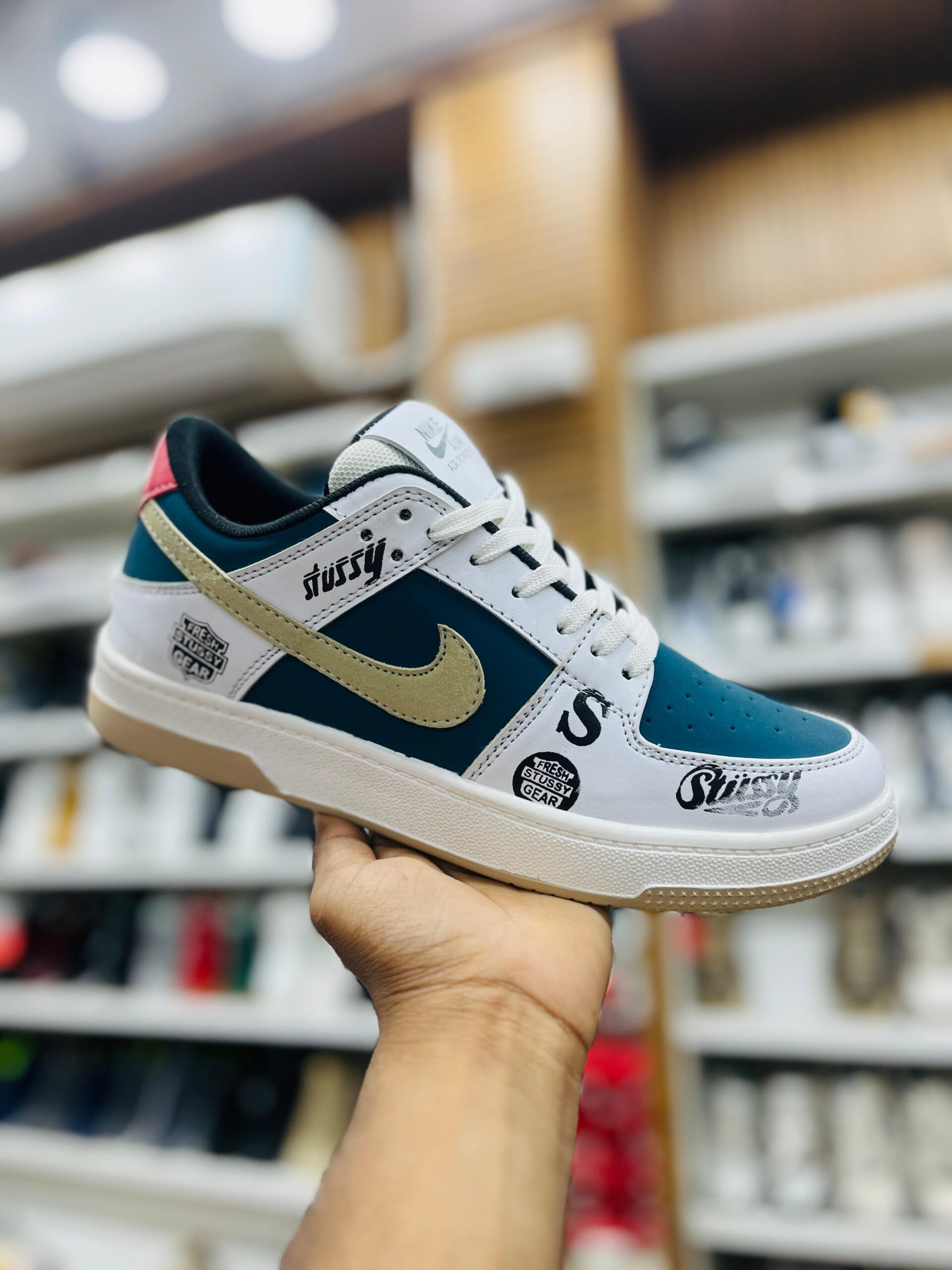 IMPORTED HIGH QUALITY SHOES WITH CREASE PROTECTOR INSIDE HIGH QUALITY AND COMFORT GUARANTEE FOR MENS AND WOMENS ( BA)