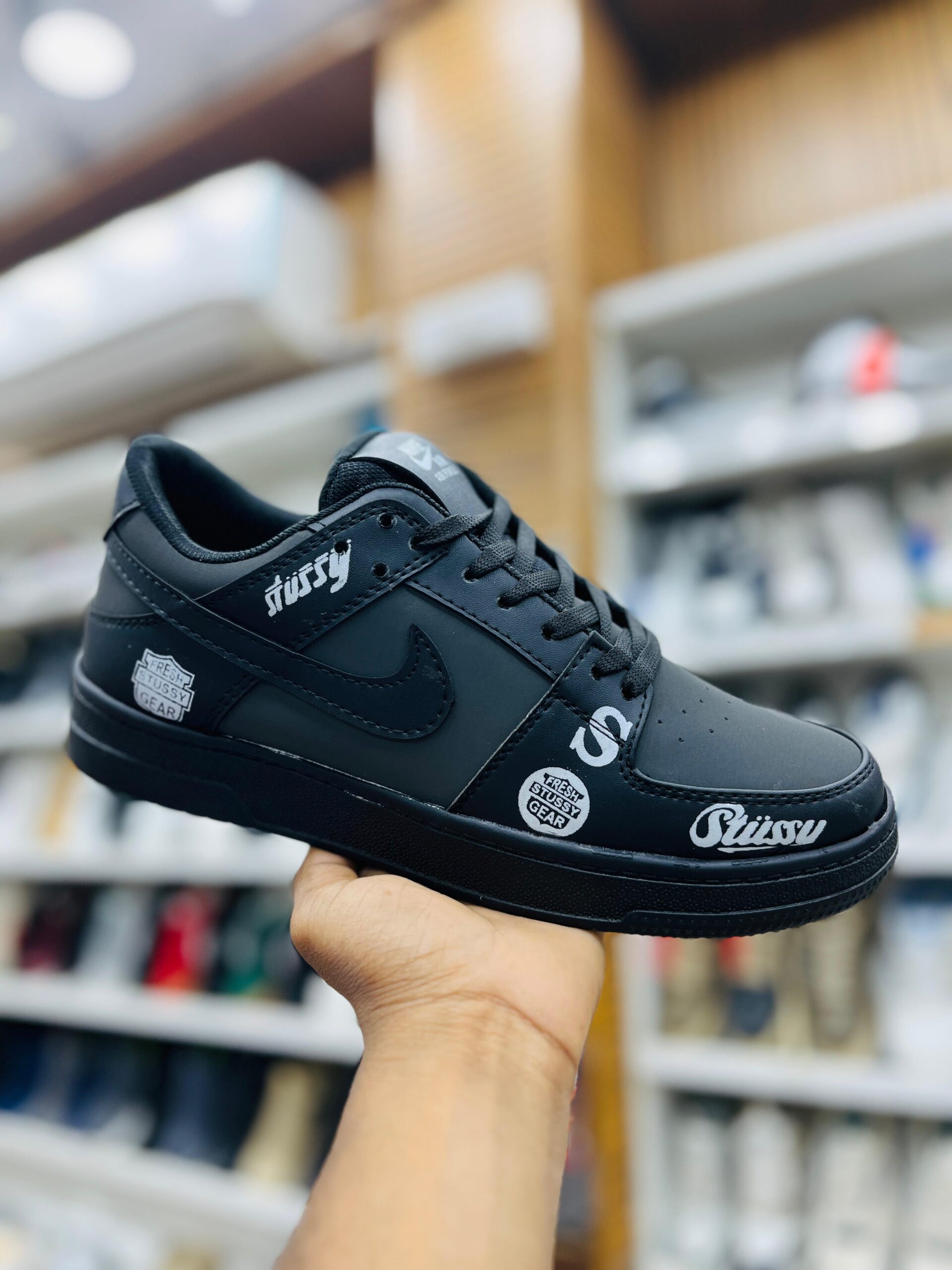 IMPORTED HIGH QUALITY SHOES WITH CREASE PROTECTOR INSIDE HIGH QUALITY AND COMFORT GUARANTEE FOR MENS AND WOMENS ( BA)