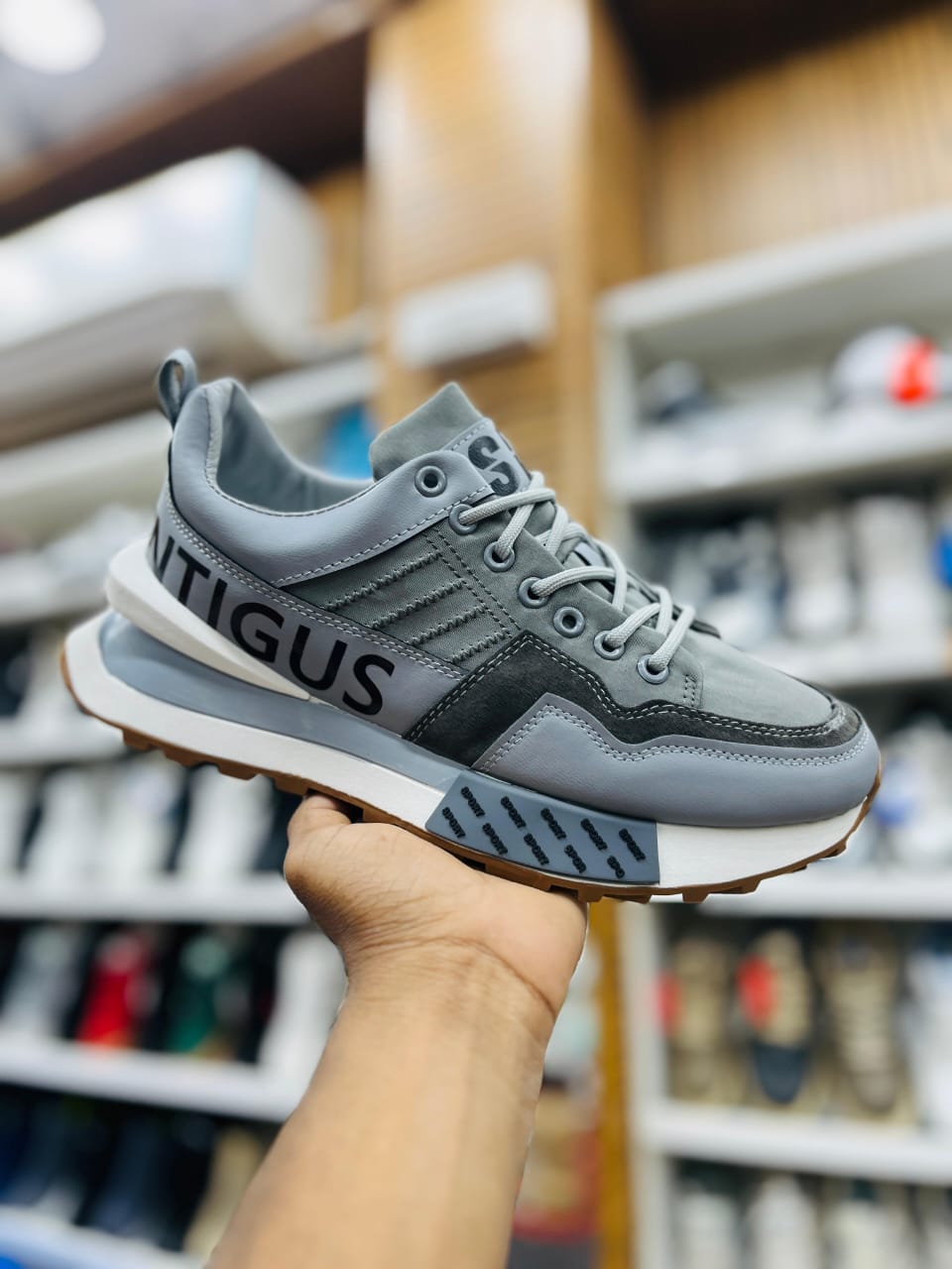 IMPORTED HIGH QUALITY SHOES WITH CREASE PROTECTOR INSIDE HIGH QUALITY AND COMFORT GUARANTEE FOR MENS AND WOMENS ( BA)