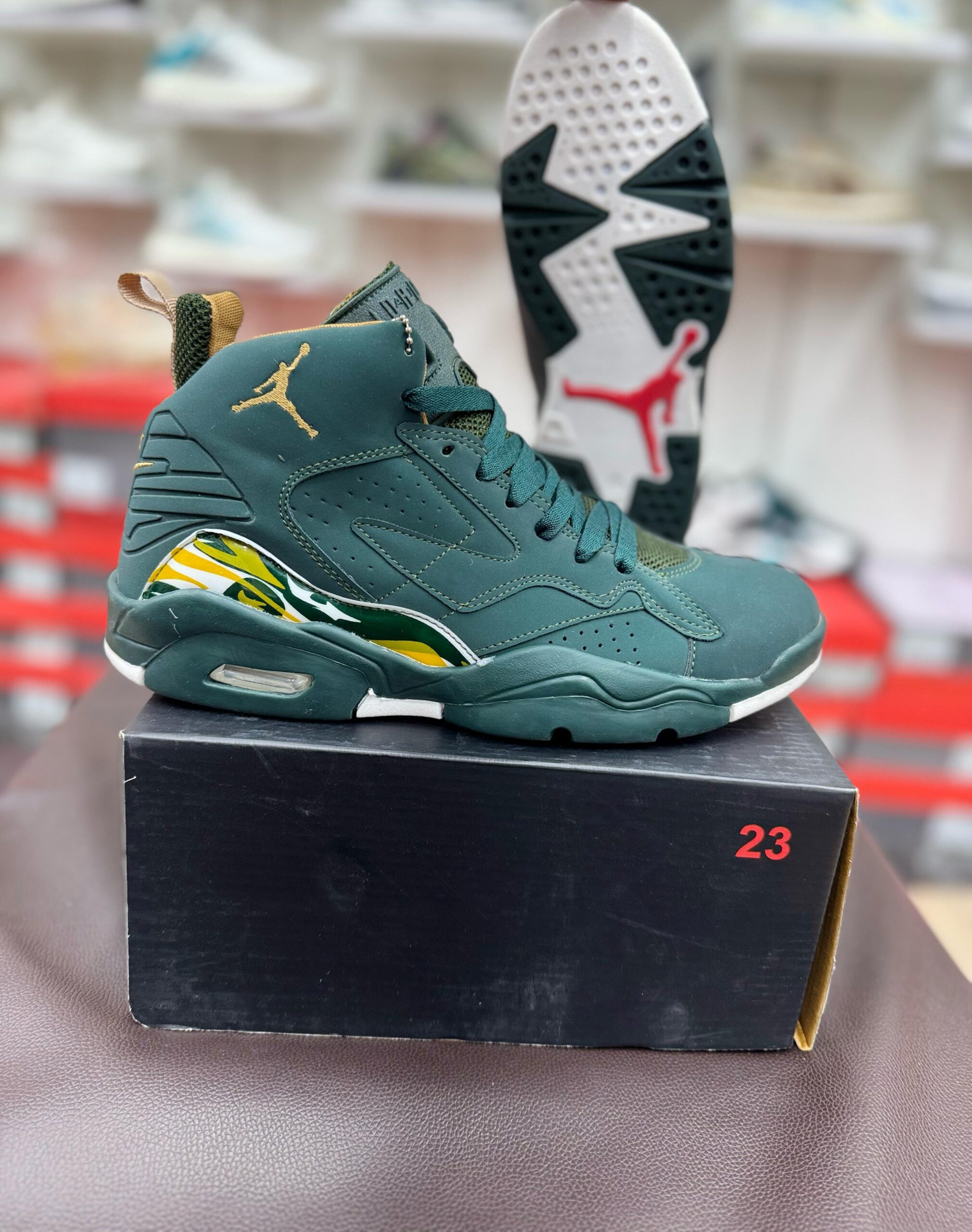 IMPORTED HIGH QUALITY SHOES WITH CREASE PROTECTOR INSIDE HIGH QUALITY AND COMFORT GUARANTEE FOR MENS AND WOMENS ( BA)