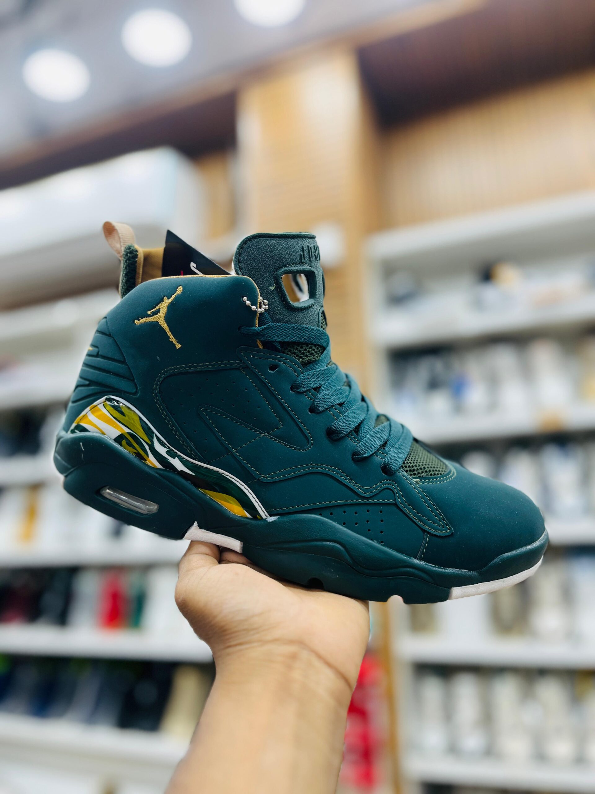 IMPORTED HIGH QUALITY SHOES WITH CREASE PROTECTOR INSIDE HIGH QUALITY AND COMFORT GUARANTEE FOR MENS AND WOMENS ( BA)