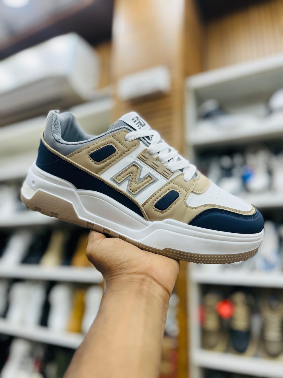 IMPORTED HIGH QUALITY SHOES WITH CREASE PROTECTOR INSIDE HIGH QUALITY AND COMFORT GUARANTEE FOR MENS AND WOMENS ( BA)