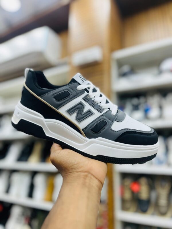 IMPORTED HIGH QUALITY SHOES WITH CREASE PROTECTOR INSIDE HIGH QUALITY AND COMFORT GUARANTEE FOR MENS AND WOMENS ( BA)