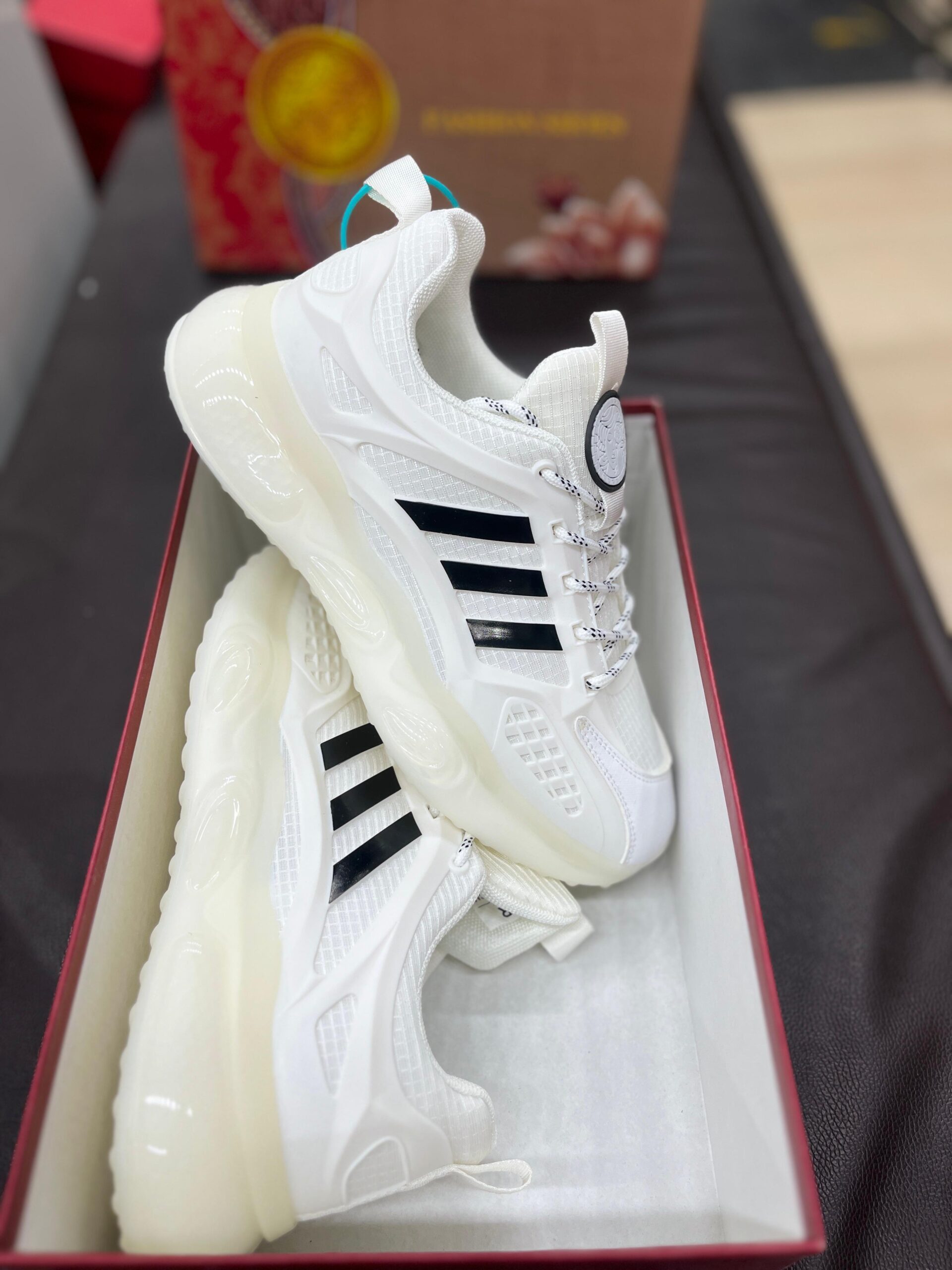 IMPORTED HIGH QUALITY SHOES WITH CREASE PROTECTOR INSIDE HIGH QUALITY AND COMFORT GUARANTEE FOR MENS AND WOMENS ( BA)