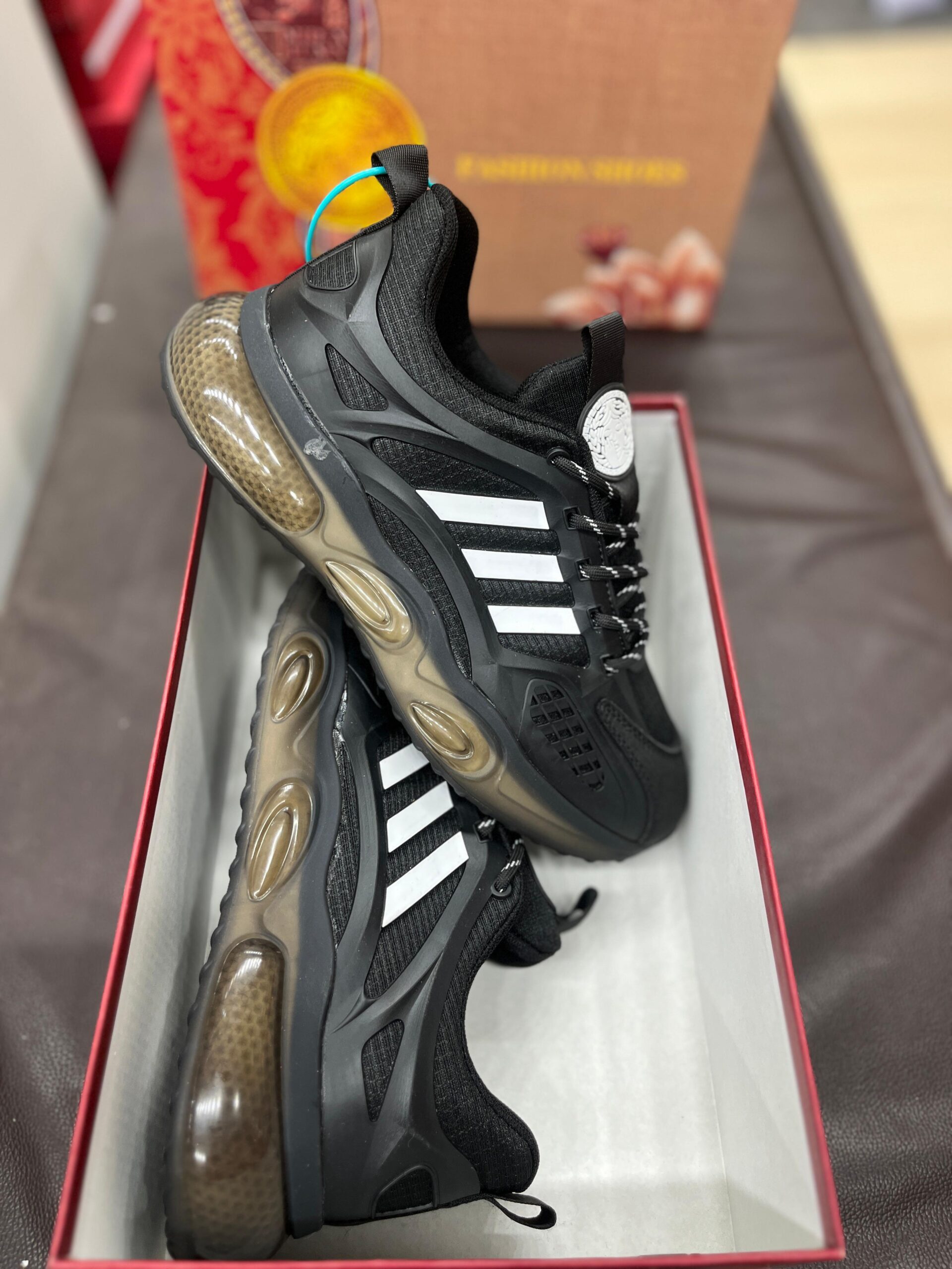 IMPORTED HIGH QUALITY SHOES WITH CREASE PROTECTOR INSIDE HIGH QUALITY AND COMFORT GUARANTEE FOR MENS AND WOMENS ( BA)