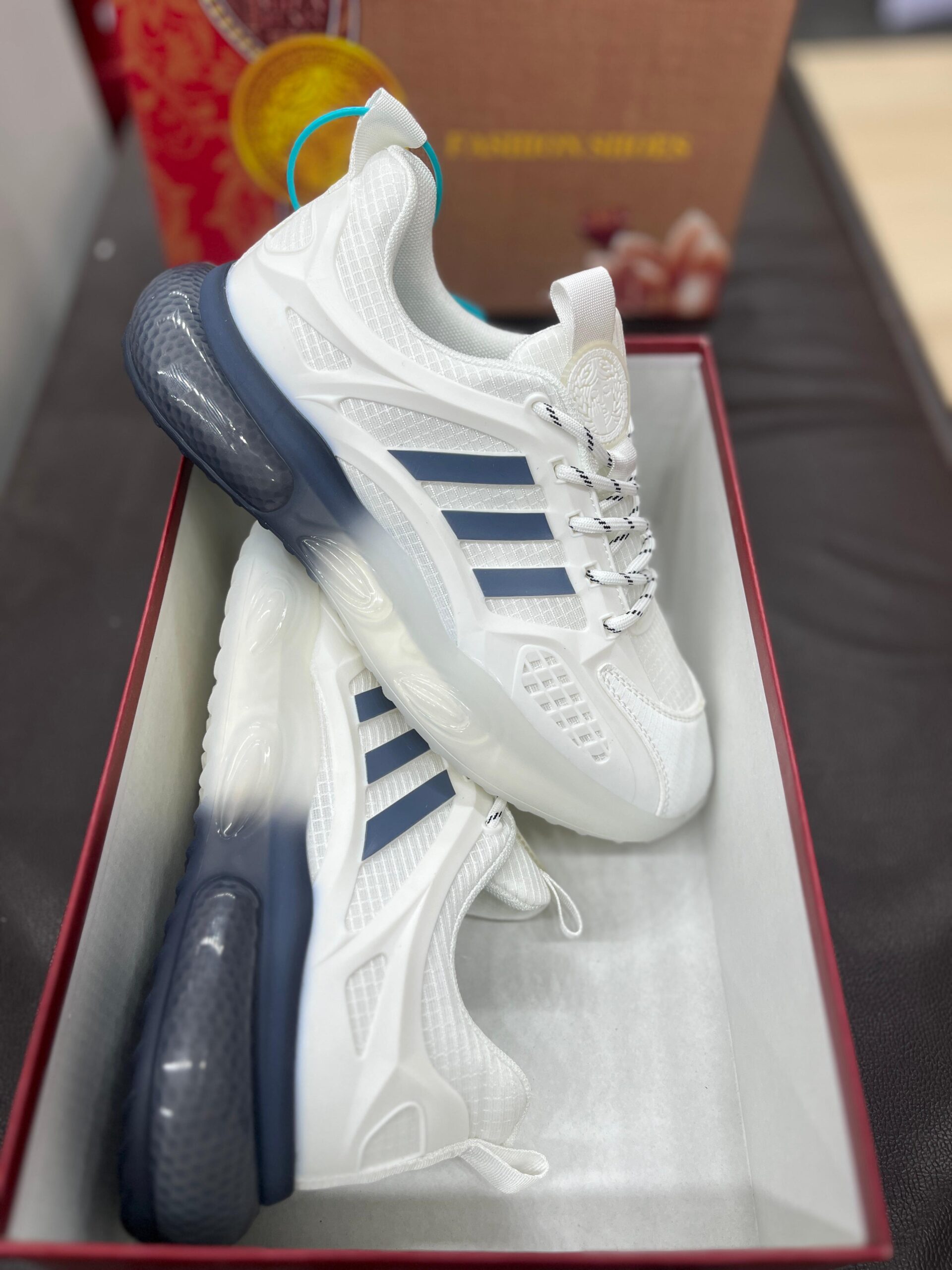 IMPORTED HIGH QUALITY SHOES WITH CREASE PROTECTOR INSIDE HIGH QUALITY AND COMFORT GUARANTEE FOR MENS AND WOMENS ( BA)