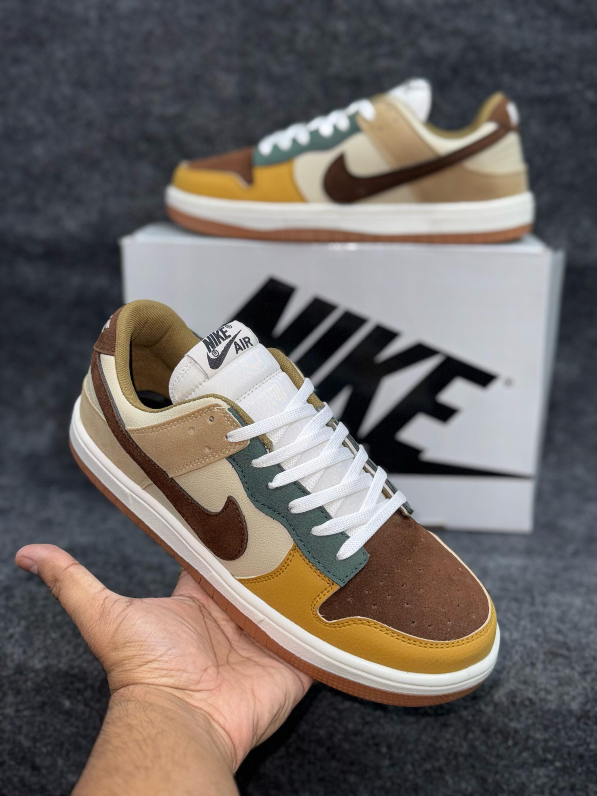 IMPORTED HIGH QUALITY SHOES WITH CREASE PROTECTOR INSIDE HIGH QUALITY AND COMFORT GUARANTEE FOR MENS AND WOMENS ( BA)