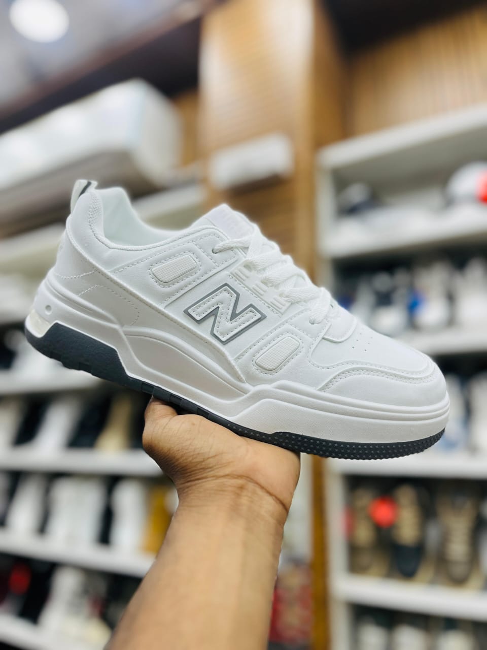 IMPORTED HIGH QUALITY SHOES WITH CREASE PROTECTOR INSIDE HIGH QUALITY AND COMFORT GUARANTEE FOR MENS AND WOMENS ( BA)