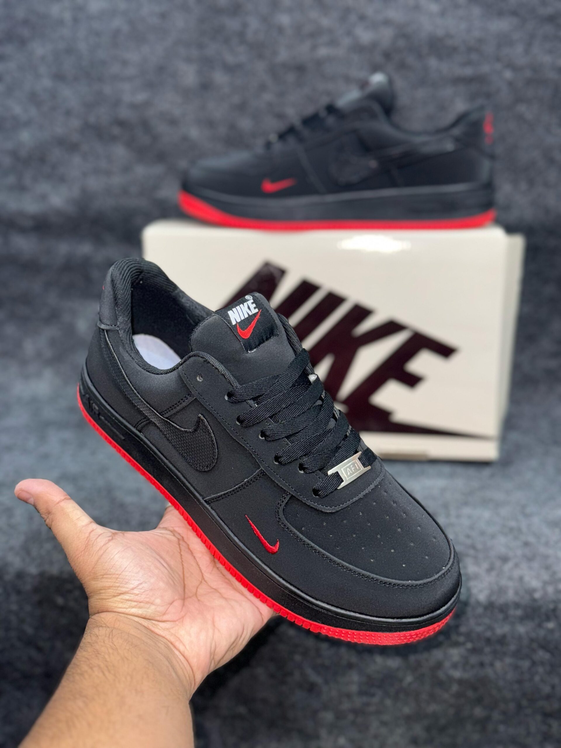 IMPORTED HIGH QUALITY SHOES WITH CREASE PROTECTOR INSIDE HIGH QUALITY AND COMFORT GUARANTEE FOR MENS AND WOMENS ( BA)