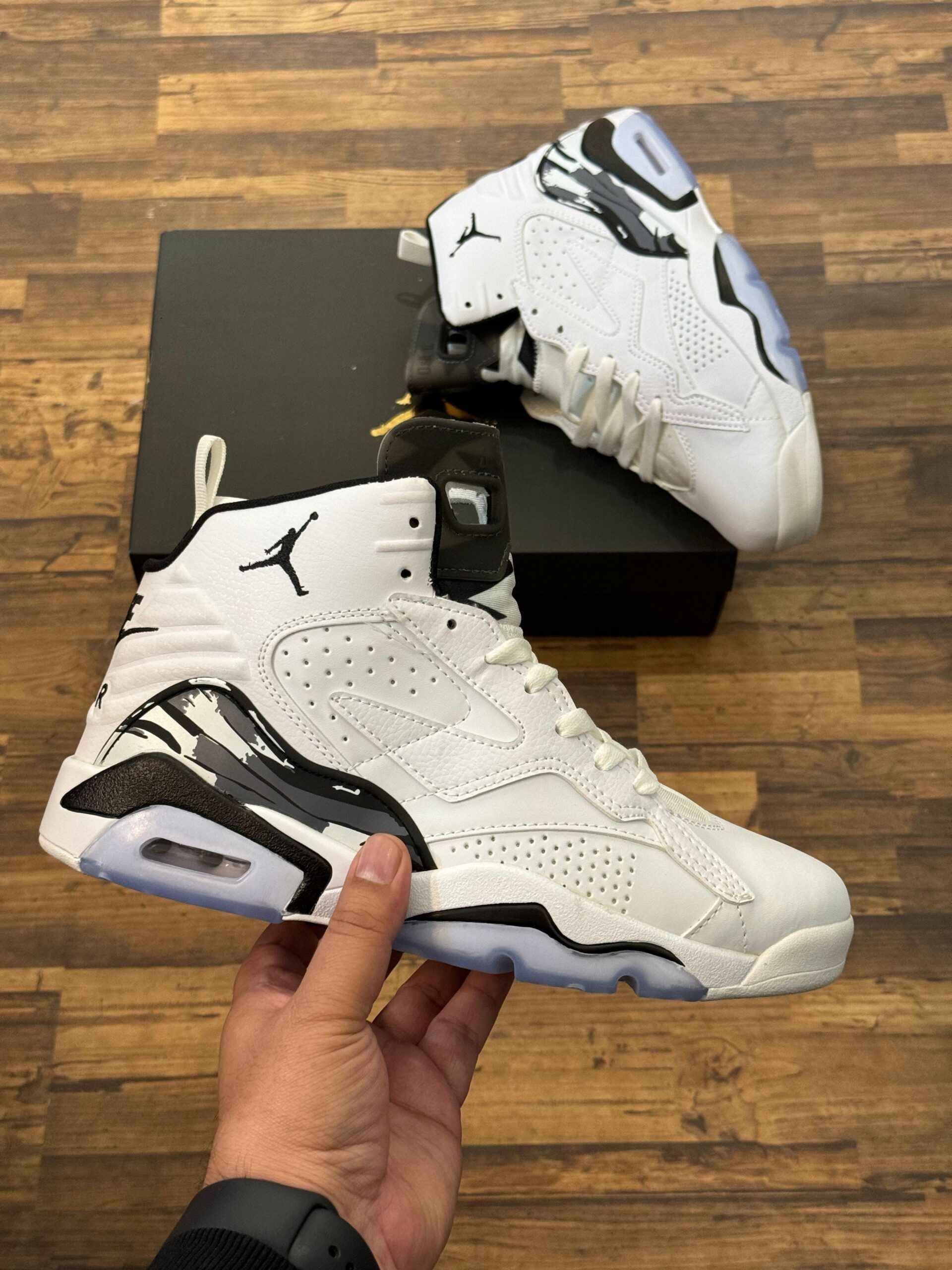 IMPORTED HIGH QUALITY SHOES WITH CREASE PROTECTOR INSIDE HIGH QUALITY AND COMFORT GUARANTEE FOR MENS AND WOMENS ( BA)