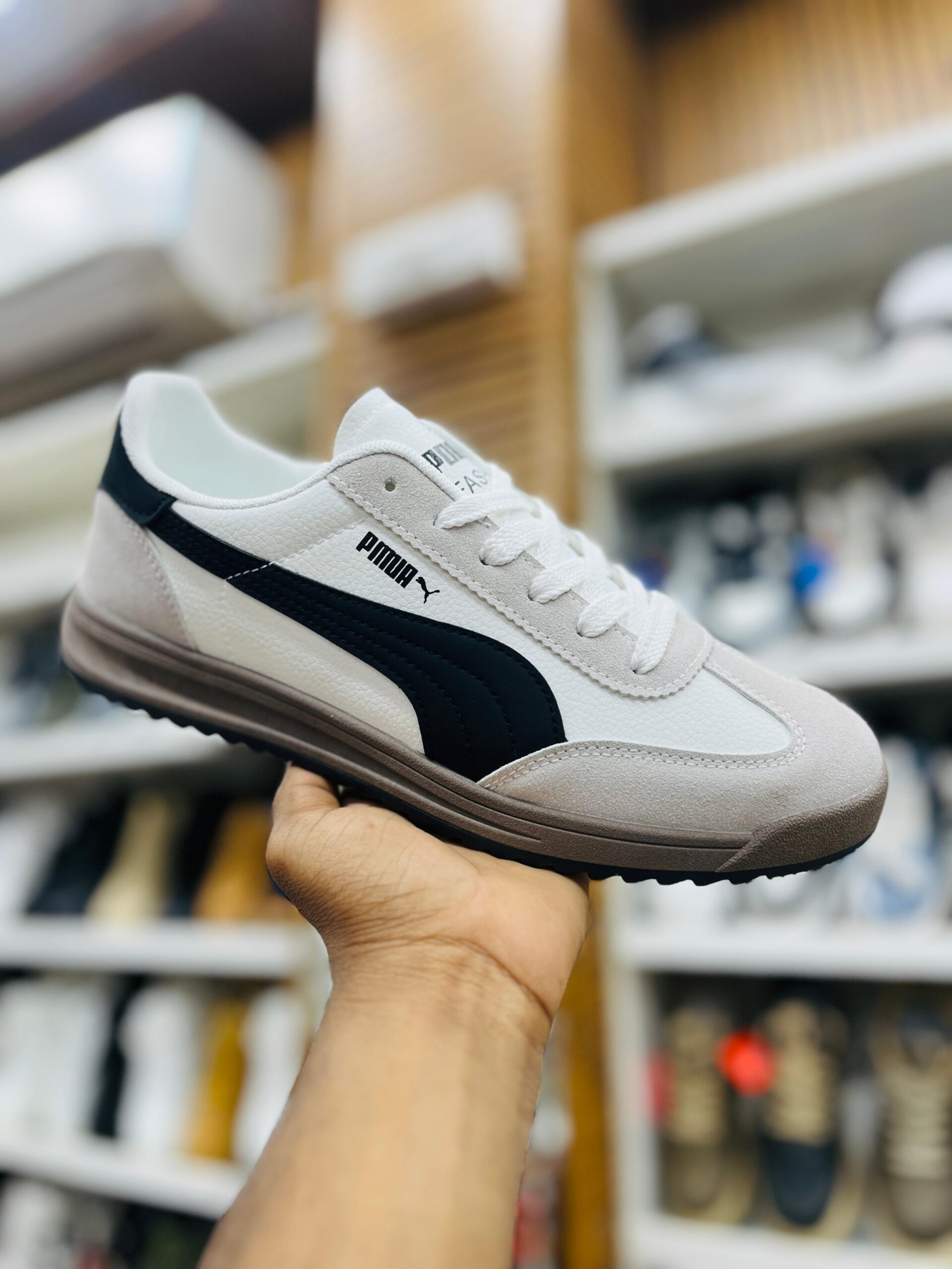 IMPORTED HIGH QUALITY SHOES WITH CREASE PROTECTOR INSIDE HIGH QUALITY AND COMFORT GUARANTEE FOR MENS AND WOMENS ( BA)