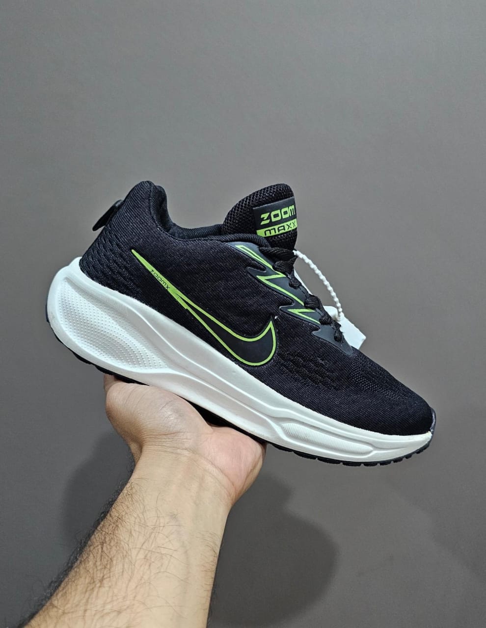 IMPORTED HIGH QUALITY SHOES WITH CREASE PROTECTOR INSIDE HIGH QUALITY AND COMFORT GUARANTEE FOR MENS AND WOMENS ( BA)