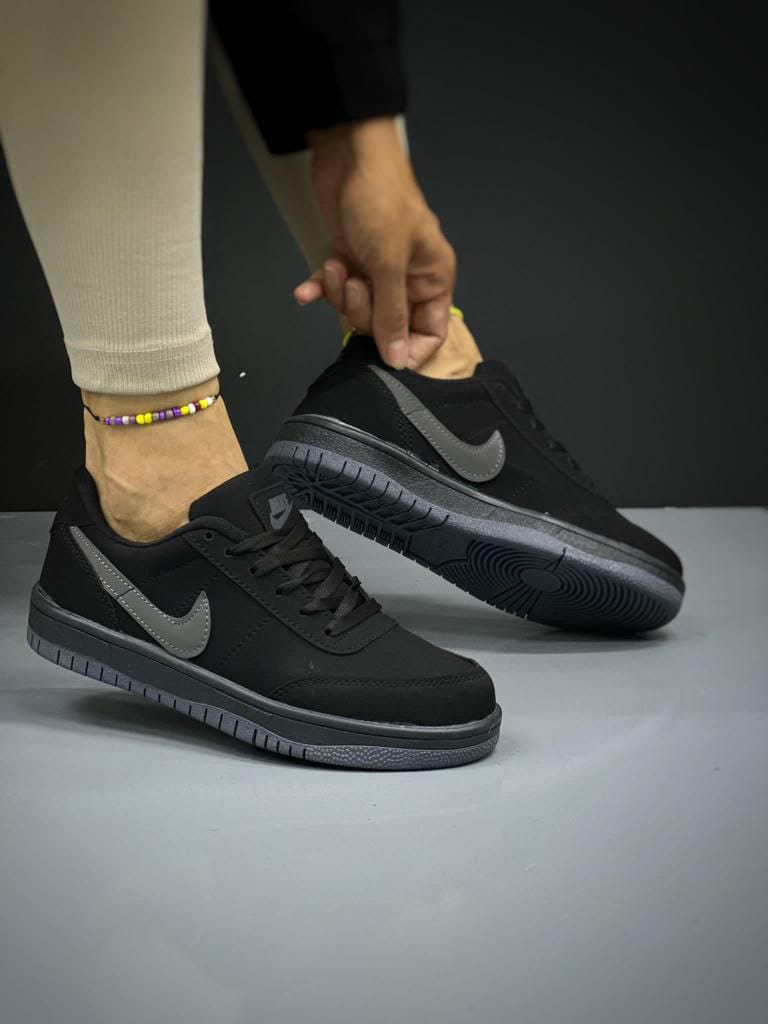 IMPORTED HIGH QUALITY SHOES WITH CREASE PROTECTOR INSIDE HIGH QUALITY AND COMFORT GUARANTEE FOR MENS AND WOMENS ( BA)