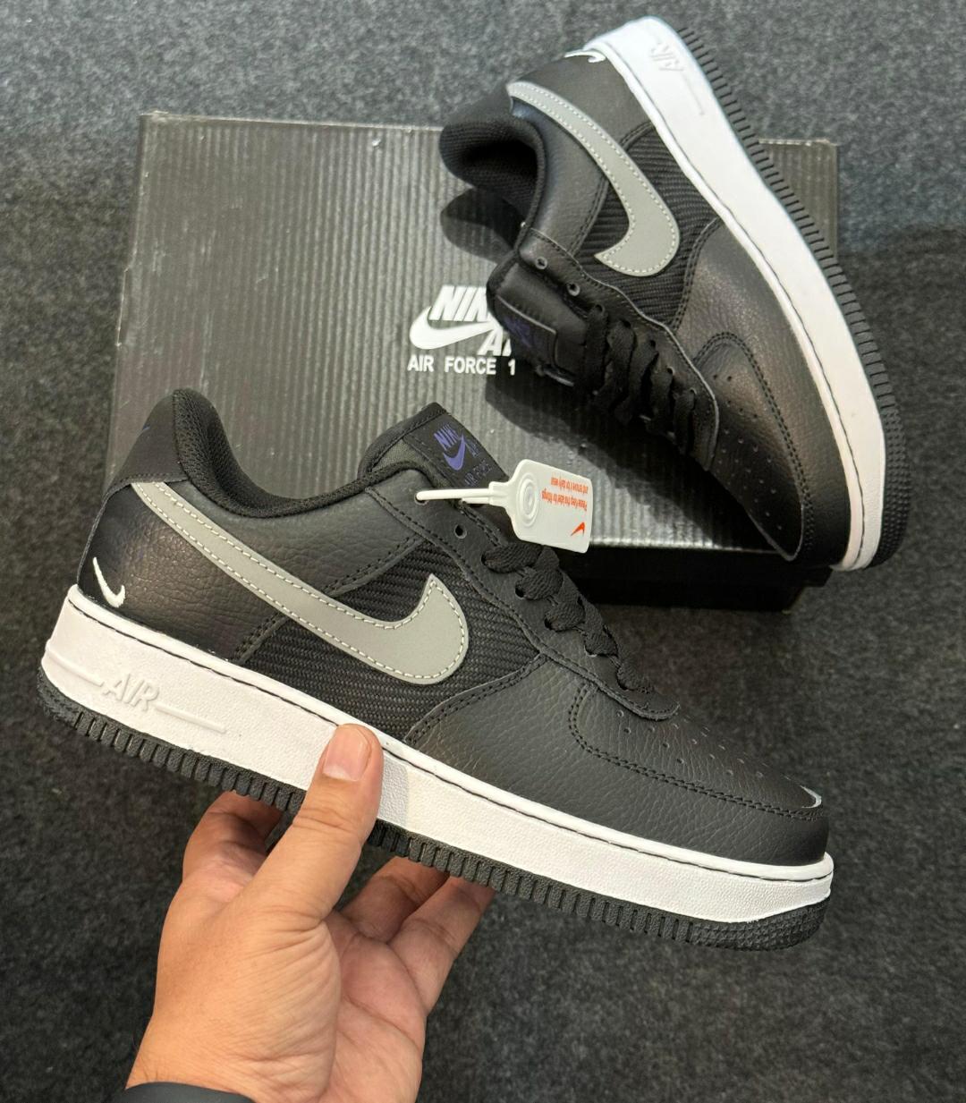 IMPORTED HIGH QUALITY SHOES WITH CREASE PROTECTOR INSIDE HIGH QUALITY AND COMFORT GUARANTEE FOR MENS AND WOMENS ( BA)