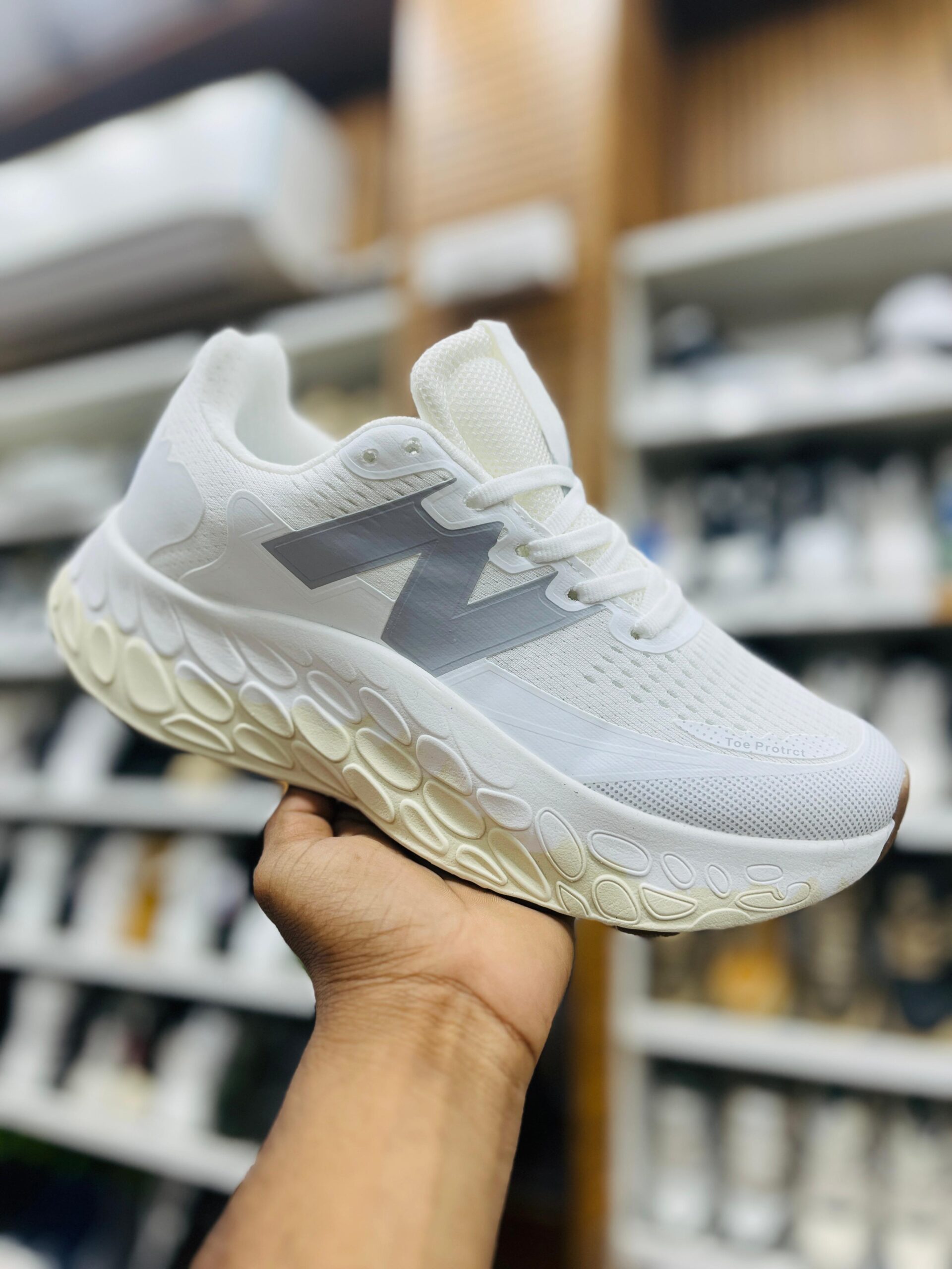 IMPORTED HIGH QUALITY SHOES WITH CREASE PROTECTOR INSIDE HIGH QUALITY AND COMFORT GUARANTEE FOR MENS AND WOMENS ( BA)