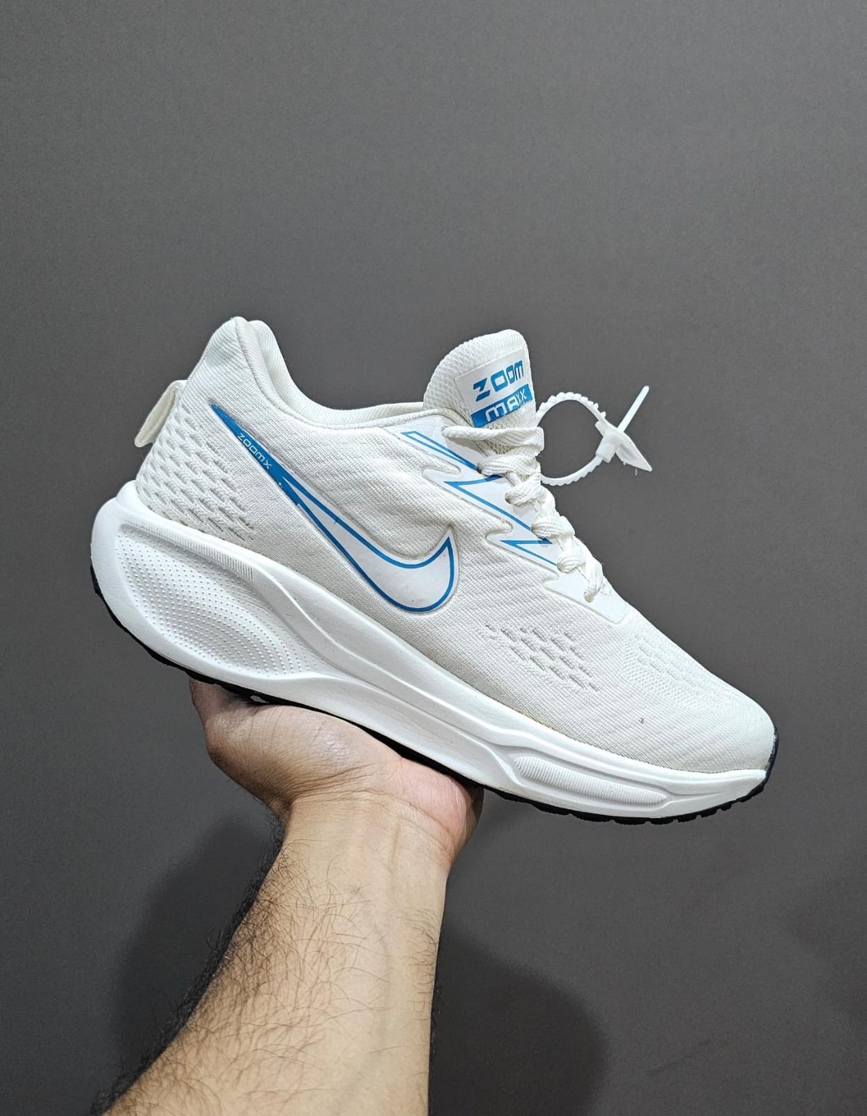 IMPORTED HIGH QUALITY SHOES WITH CREASE PROTECTOR INSIDE HIGH QUALITY AND COMFORT GUARANTEE FOR MENS AND WOMENS ( BA)