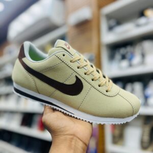 IMPORTED HIGH QUALITY SHOES WITH CREASE PROTECTOR INSIDE HIGH QUALITY AND COMFORT GUARANTEE FOR MENS AND WOMENS ( BA)